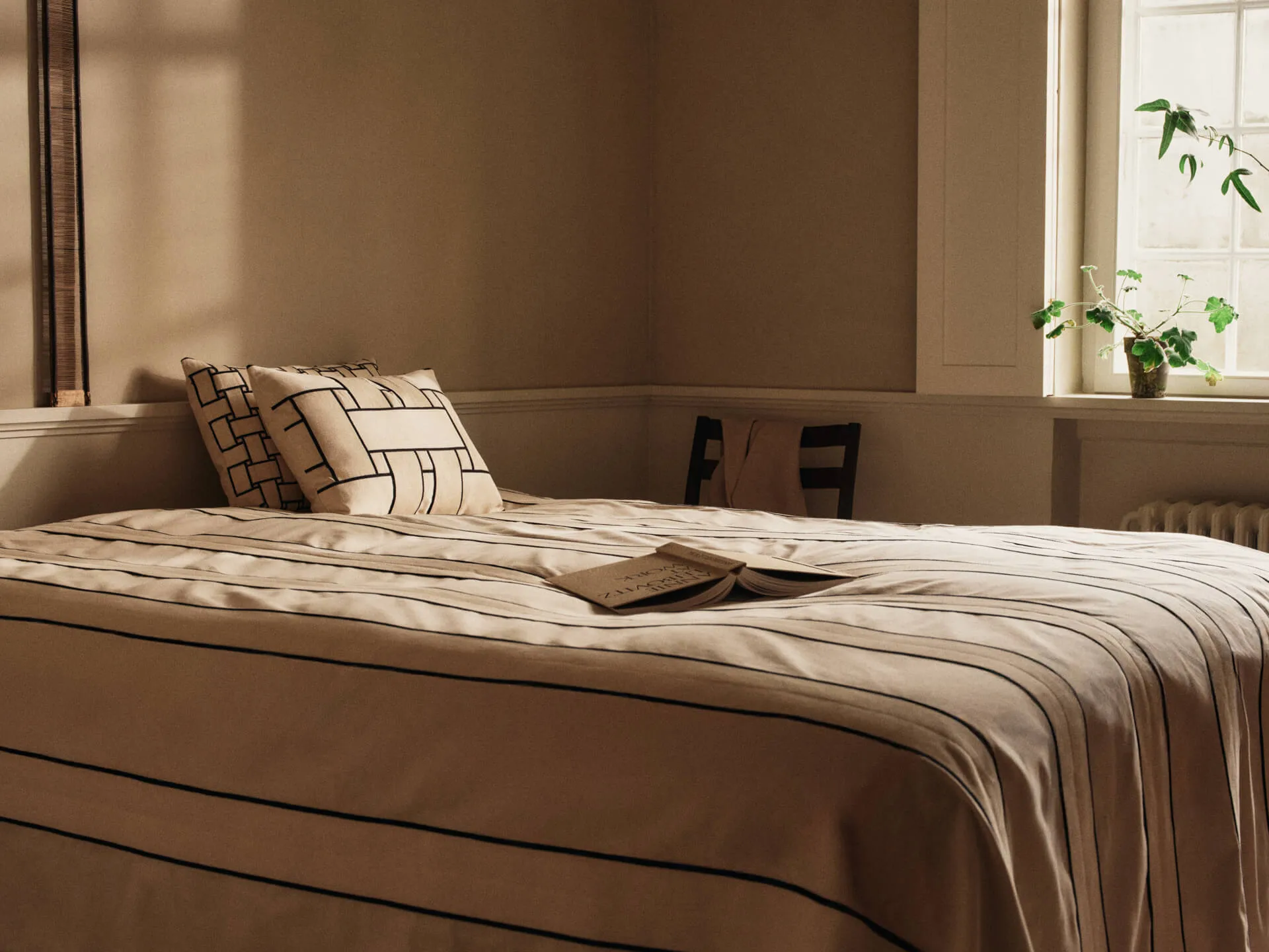 Twill bedspread, Off-white-black, 180x260 cm Ferm Living