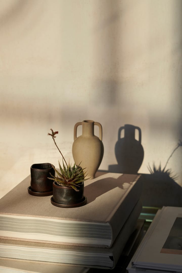 Uneru Mini flower pot with saucer 2 pieces, Black Ferm Living