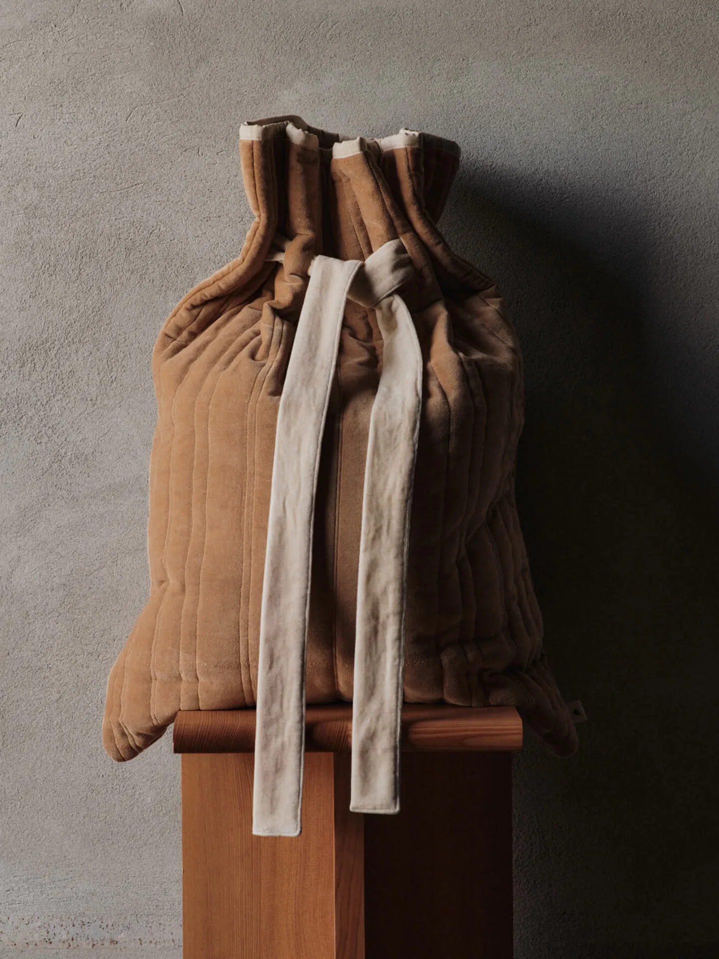 Vari quilted sack 50x70 cm, Velvet-tan Ferm Living