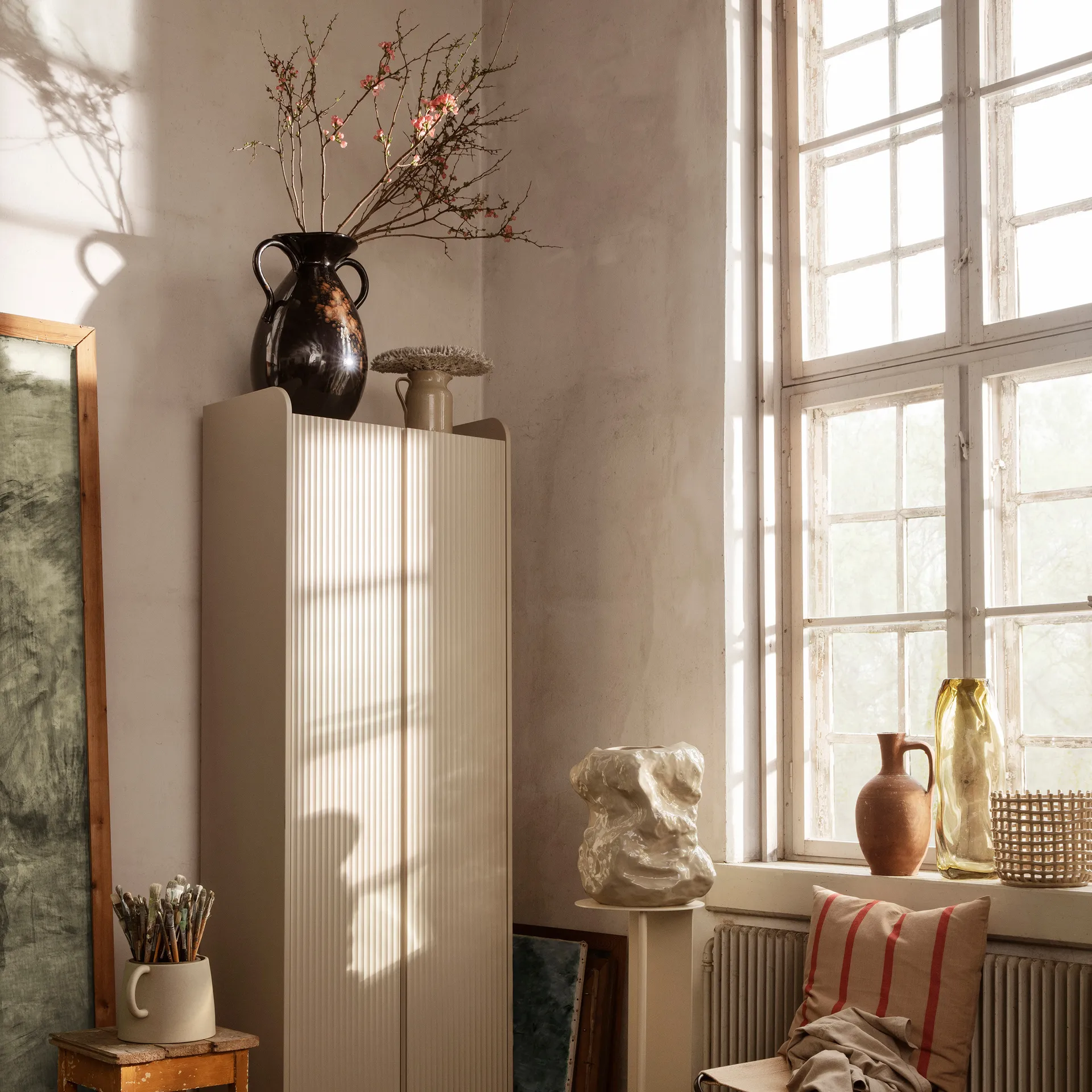 Verso floor vase 49 cm, Black-brown Ferm Living