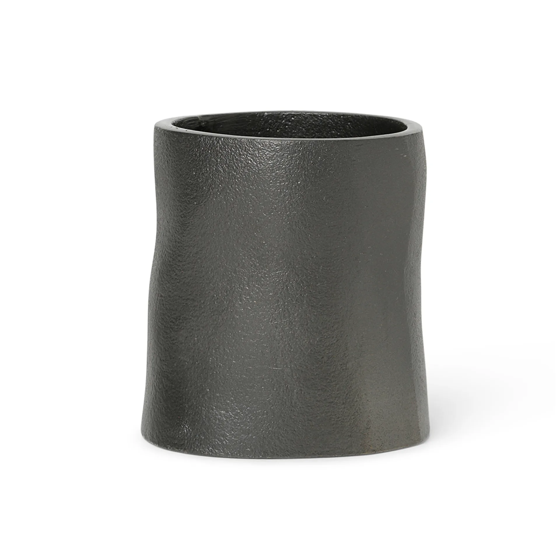 Yama pen stand small Ø7.8 cm, Blackened aluminum Ferm Living