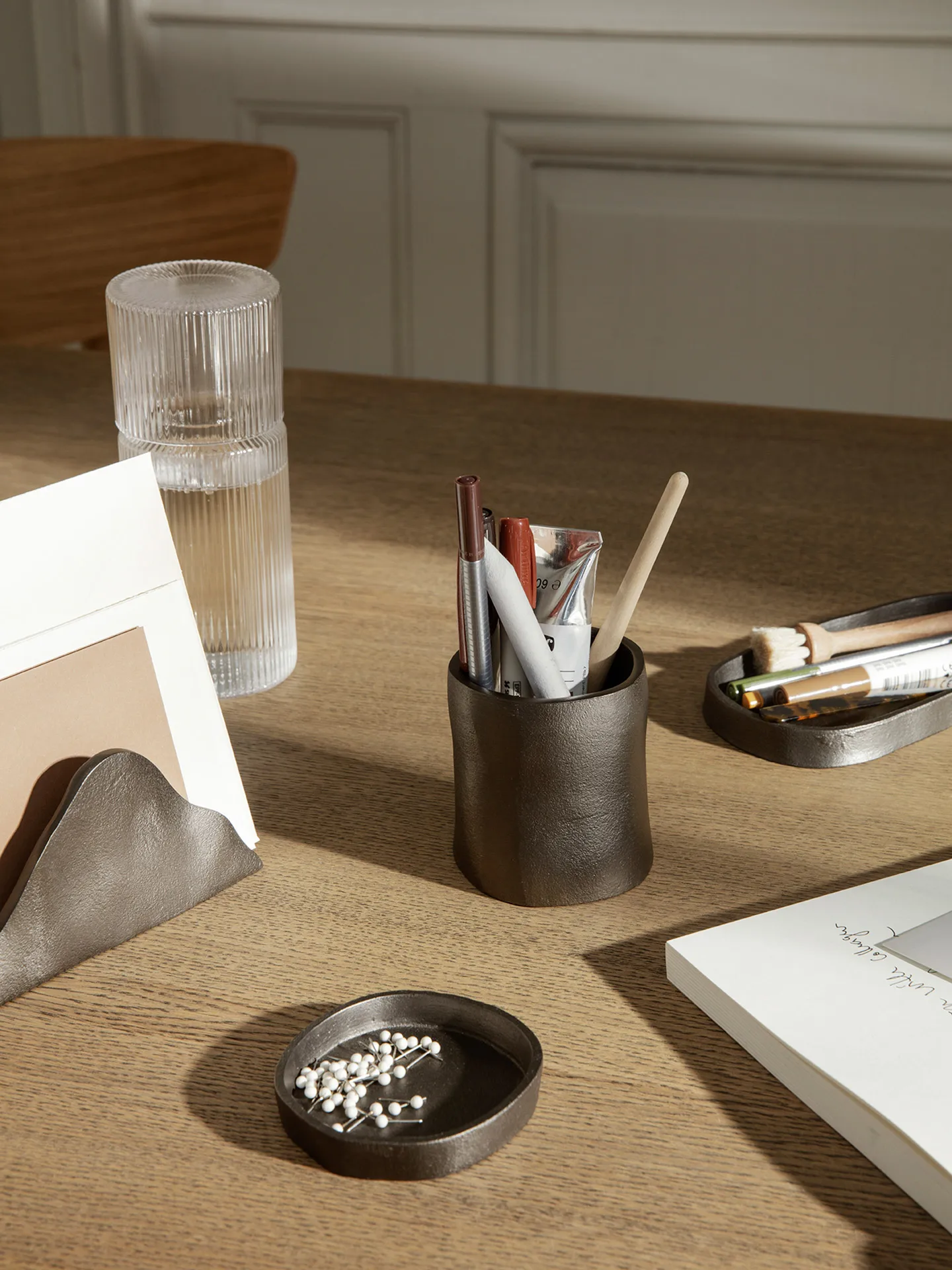 Yama pen stand small Ø7.8 cm, Blackened aluminum Ferm Living