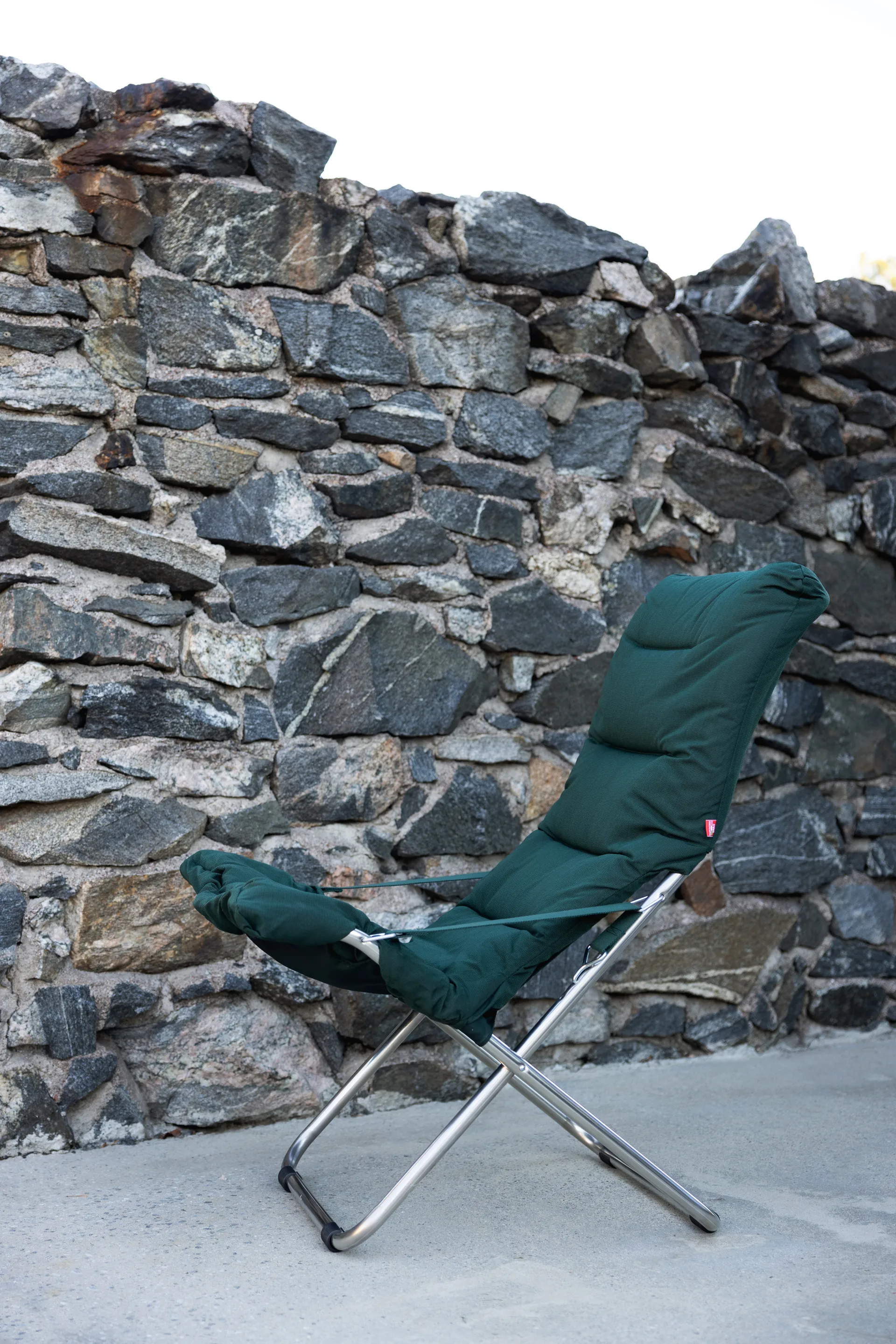 Fiesta Soft sun lounger, Fabric dark green-aluminium frame Fiam