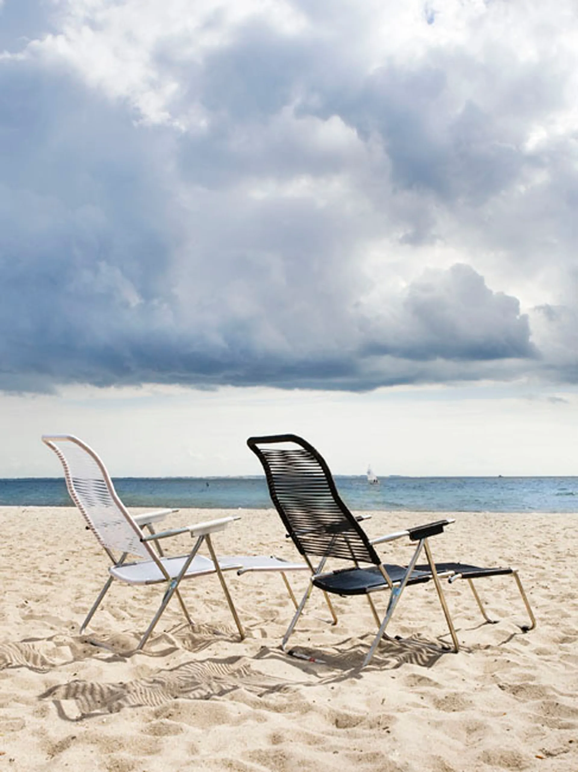 Spaghetti sun lounger, Black Fiam