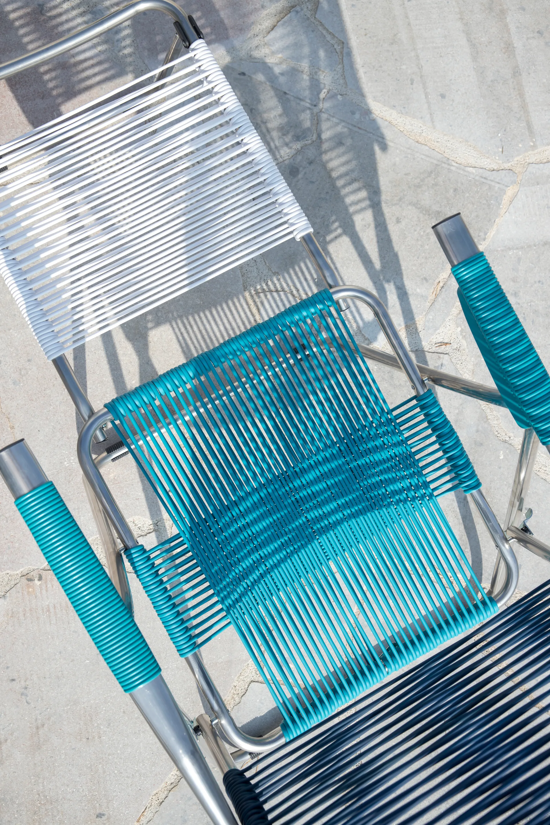 Spaghetti sun lounger with footrest, Multi-blue Fiam