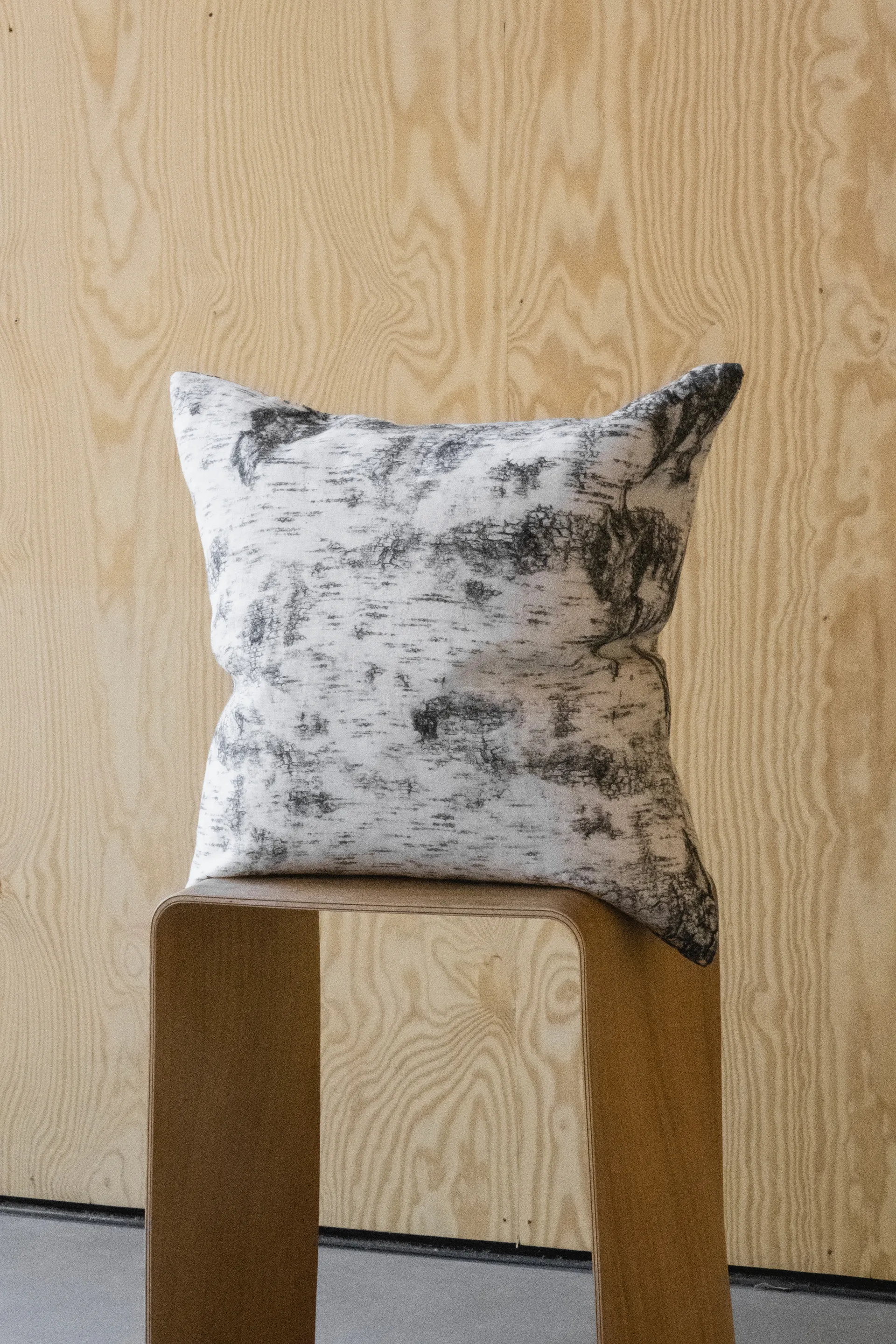 Bark cushion cover 48x48 cm, Black-white Fine Little Day