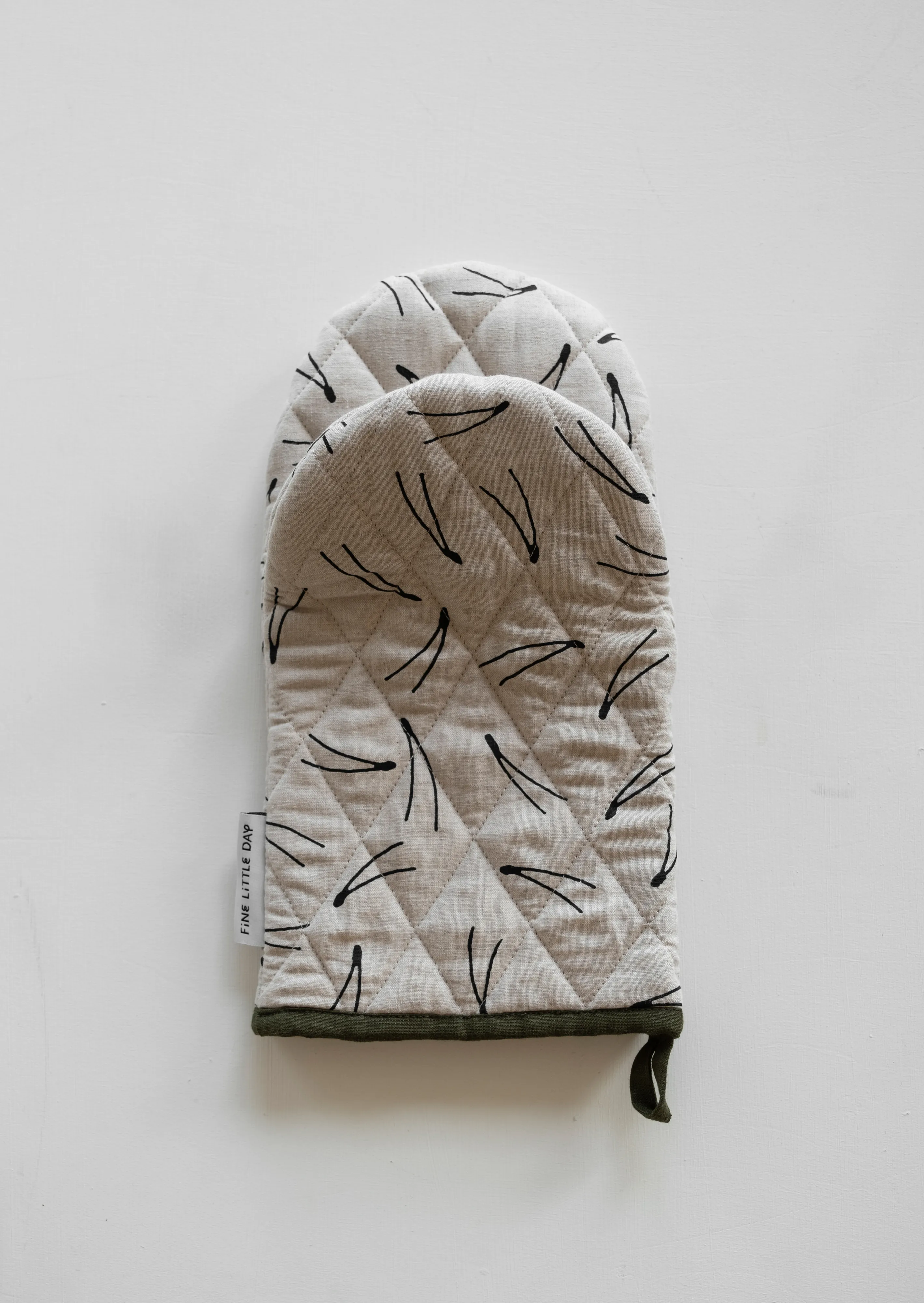 調理器具 FiNE LiTTLE DAY QUILTED OVEN GLOVE BARR 510740-01_2_EnvironmentImage-