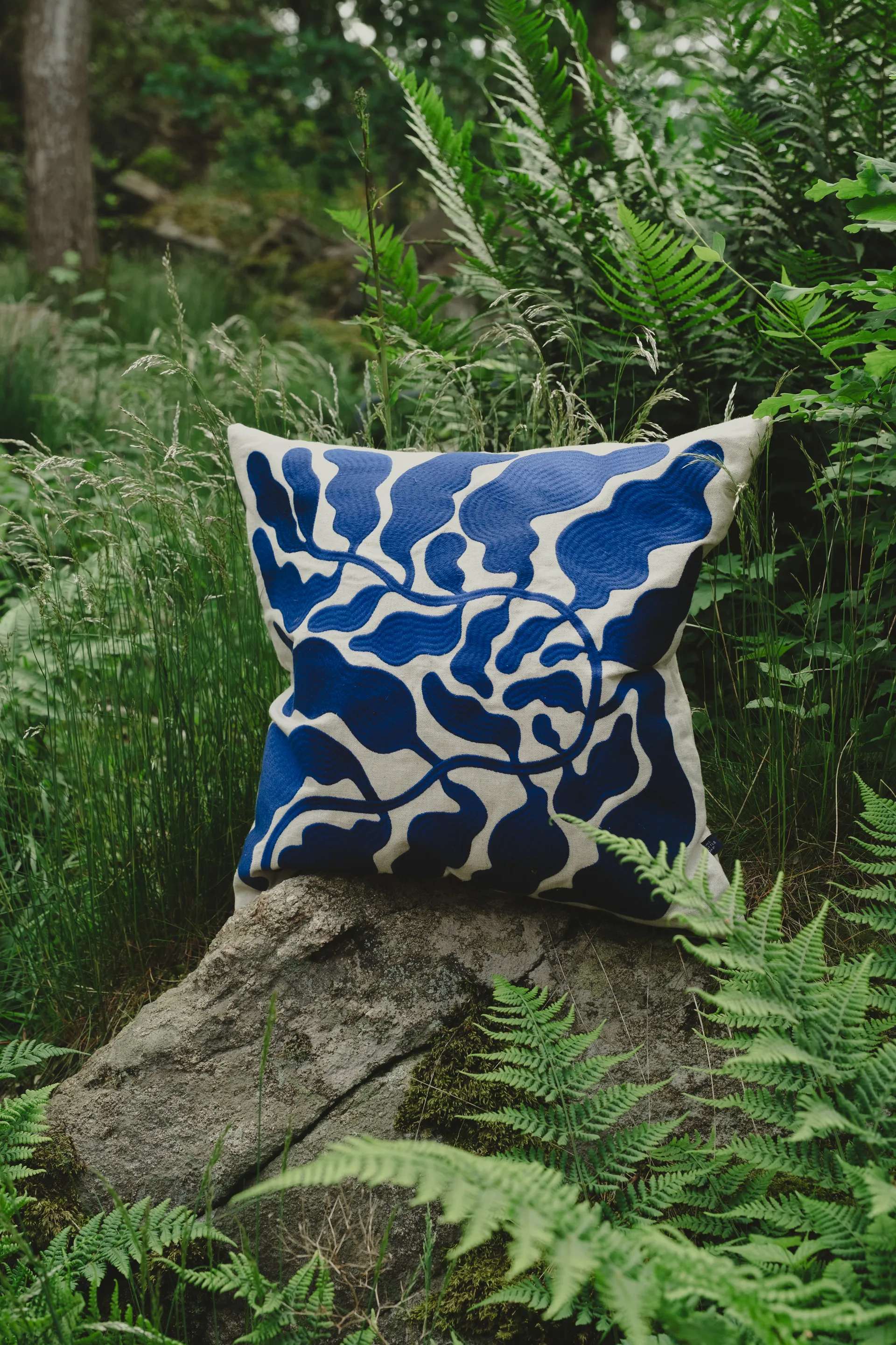 Leaves cushion cover embroidered 48x48 cm, Blue Fine Little Day