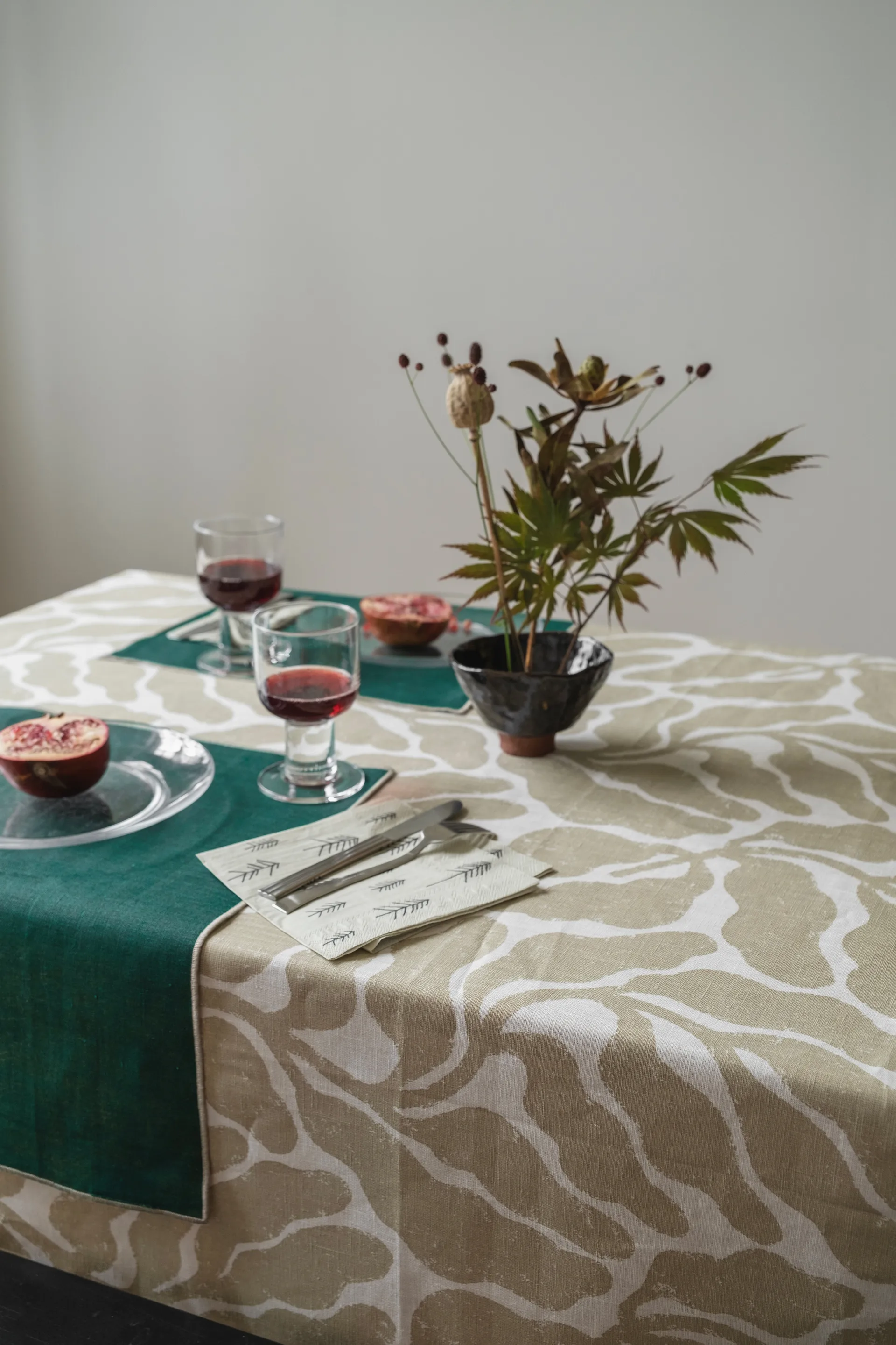 Leaves tablecloth 149x250 cm, Sand Fine Little Day