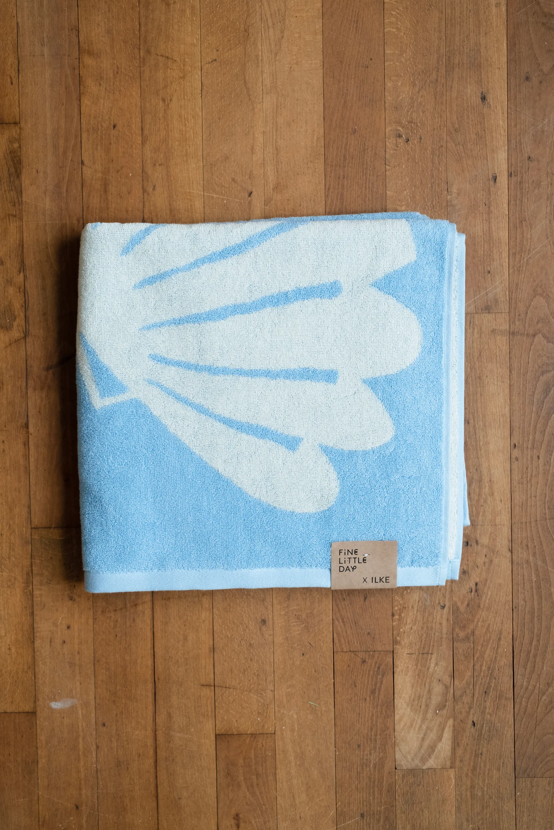 Snäcka bath towel 70x140 cm, Blue Fine Little Day