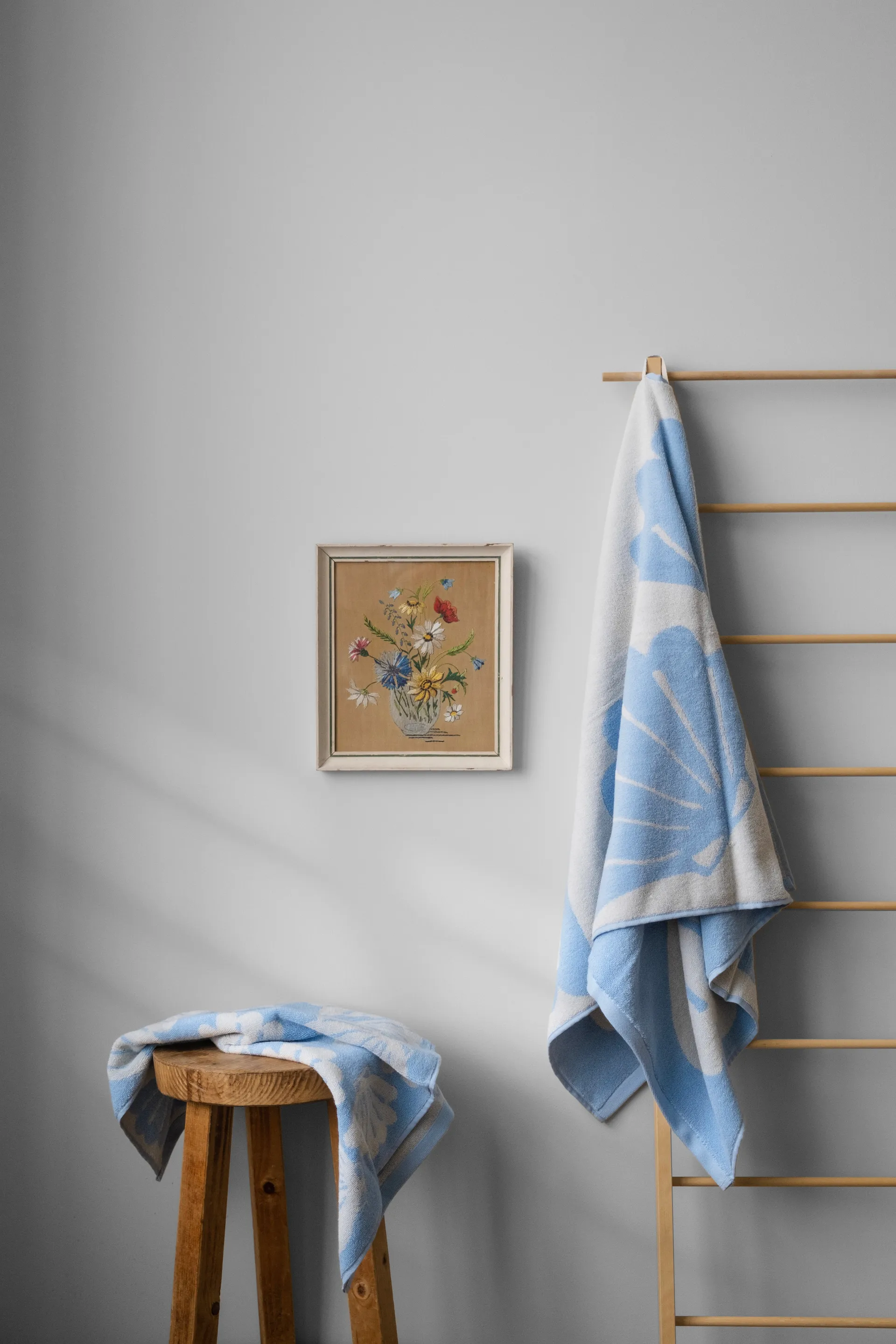 Snäcka towel 50x70 cm, Blue Fine Little Day