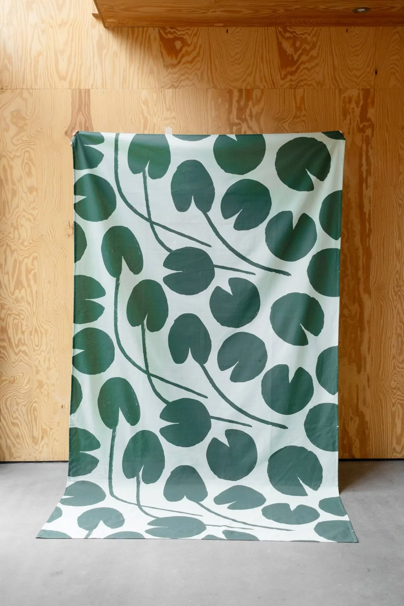 Water lilies tablecloth, Light green-green, 147x250 cm Fine Little Day