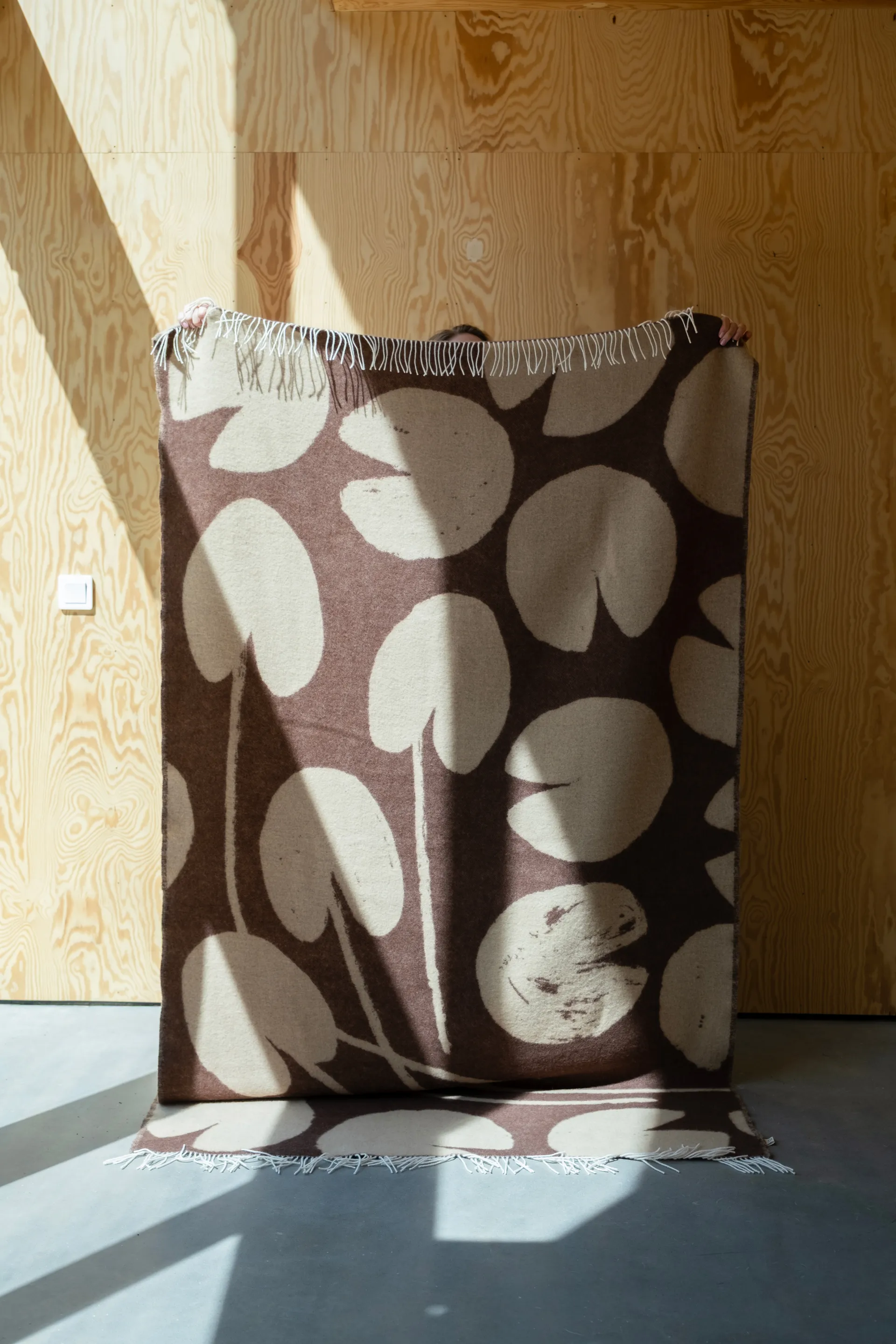 Water lilies throw 130x220 cm, Brown Fine Little Day