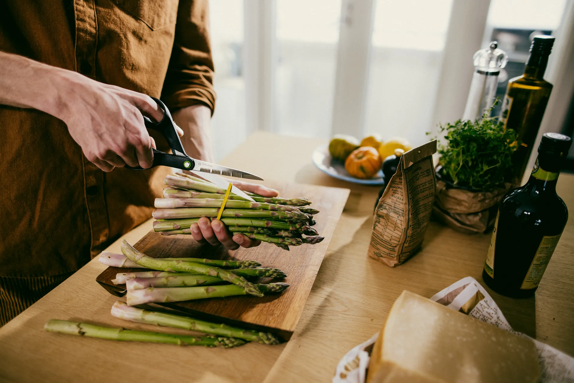 Functional Form kitchen scissors 21 cm, Black Fiskars