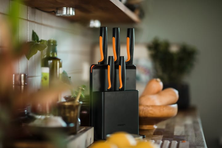 Functional Form plastic knife block with 5 knives - 6 pieces - Fiskars