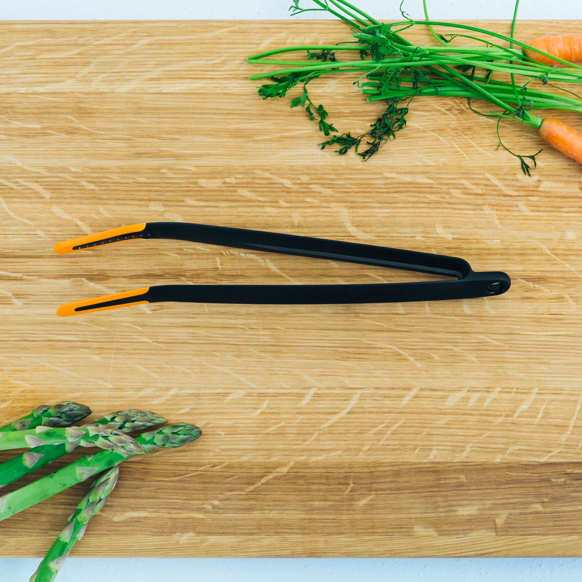 Functional Form tongs 28.7 cm, Black Fiskars