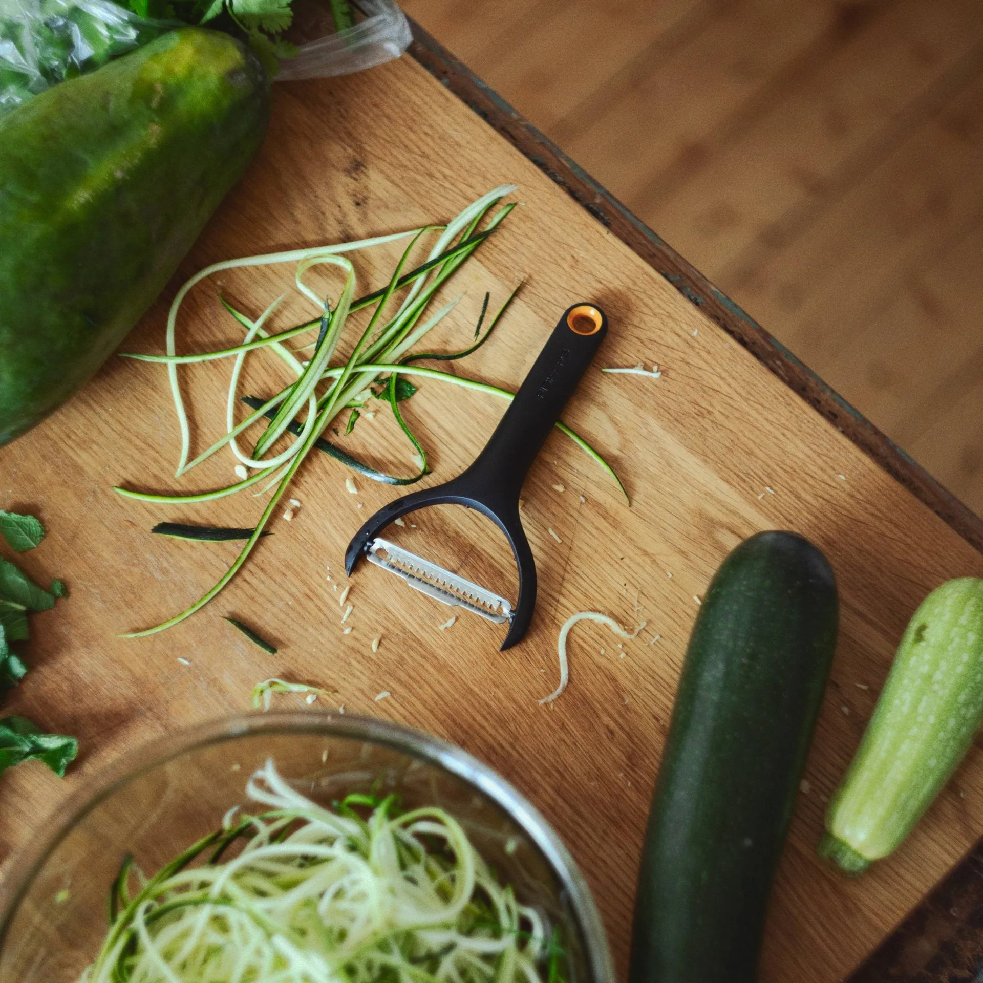 Functional Form vegetable peeler, Black, julienne peeler, Y-shaped Fiskars