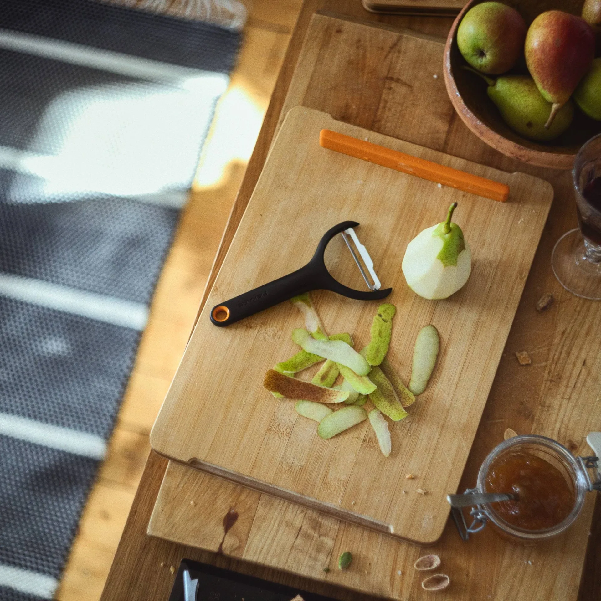 Functional Form vegetable peeler, Black, Y-peeler vegetable peeler Fiskars
