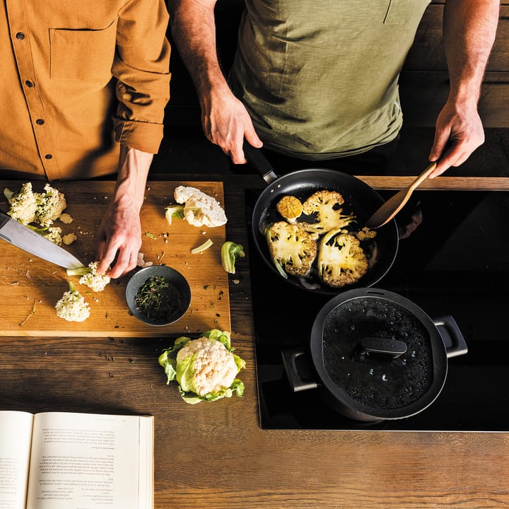Hard Face casserole with lid, 5 l Fiskars