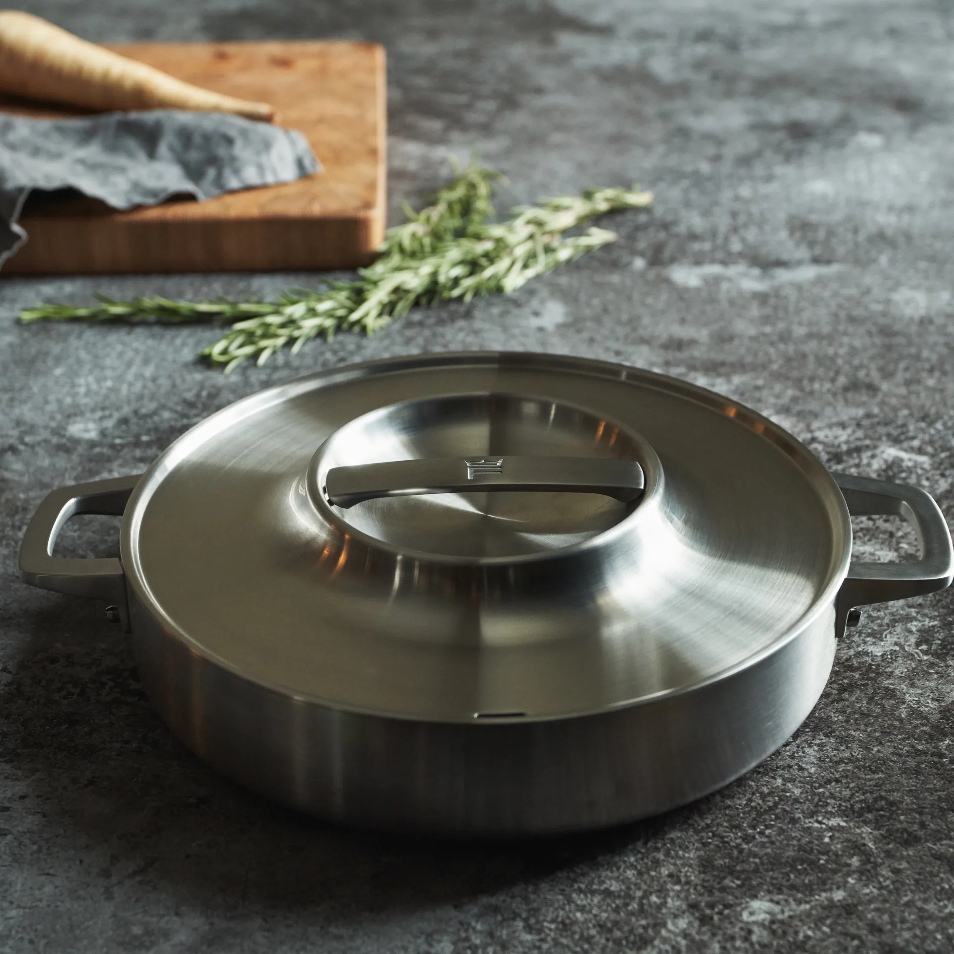 Norden casserole dish stainless steel with lid 28 cm, 28 cm Fiskars