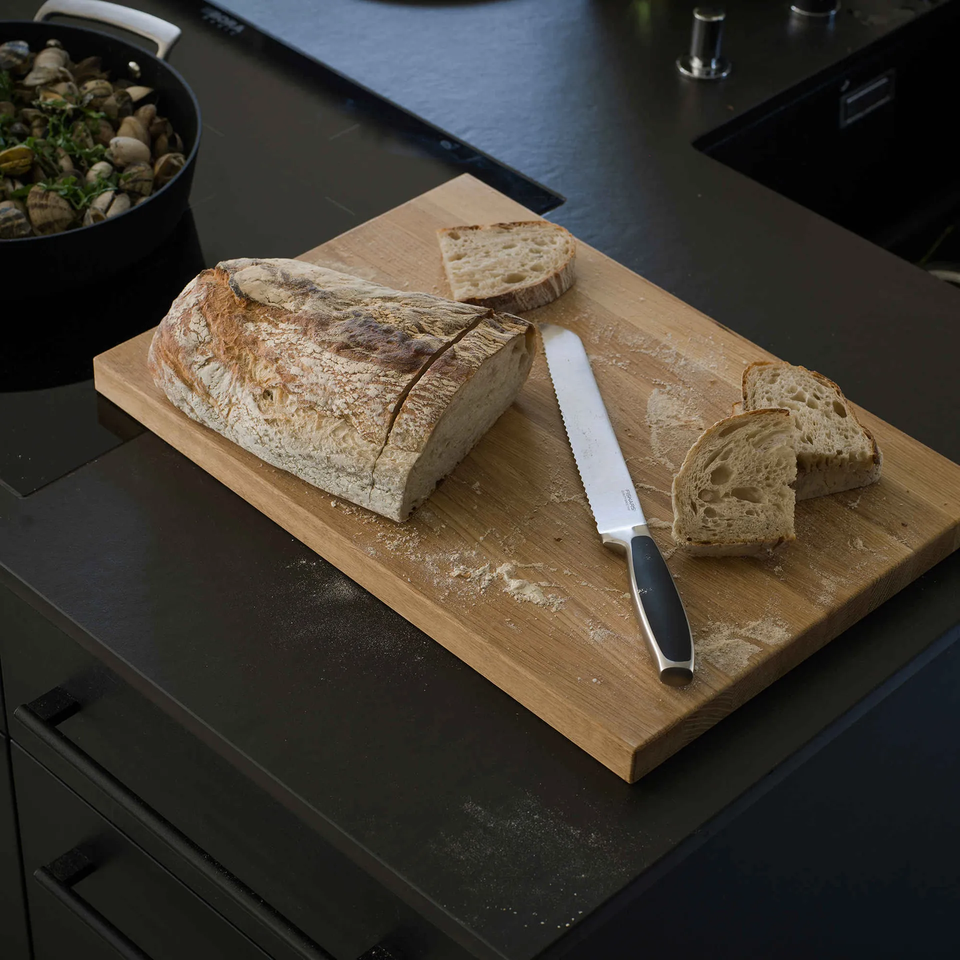 Royal bread knife, 23 cm Fiskars
