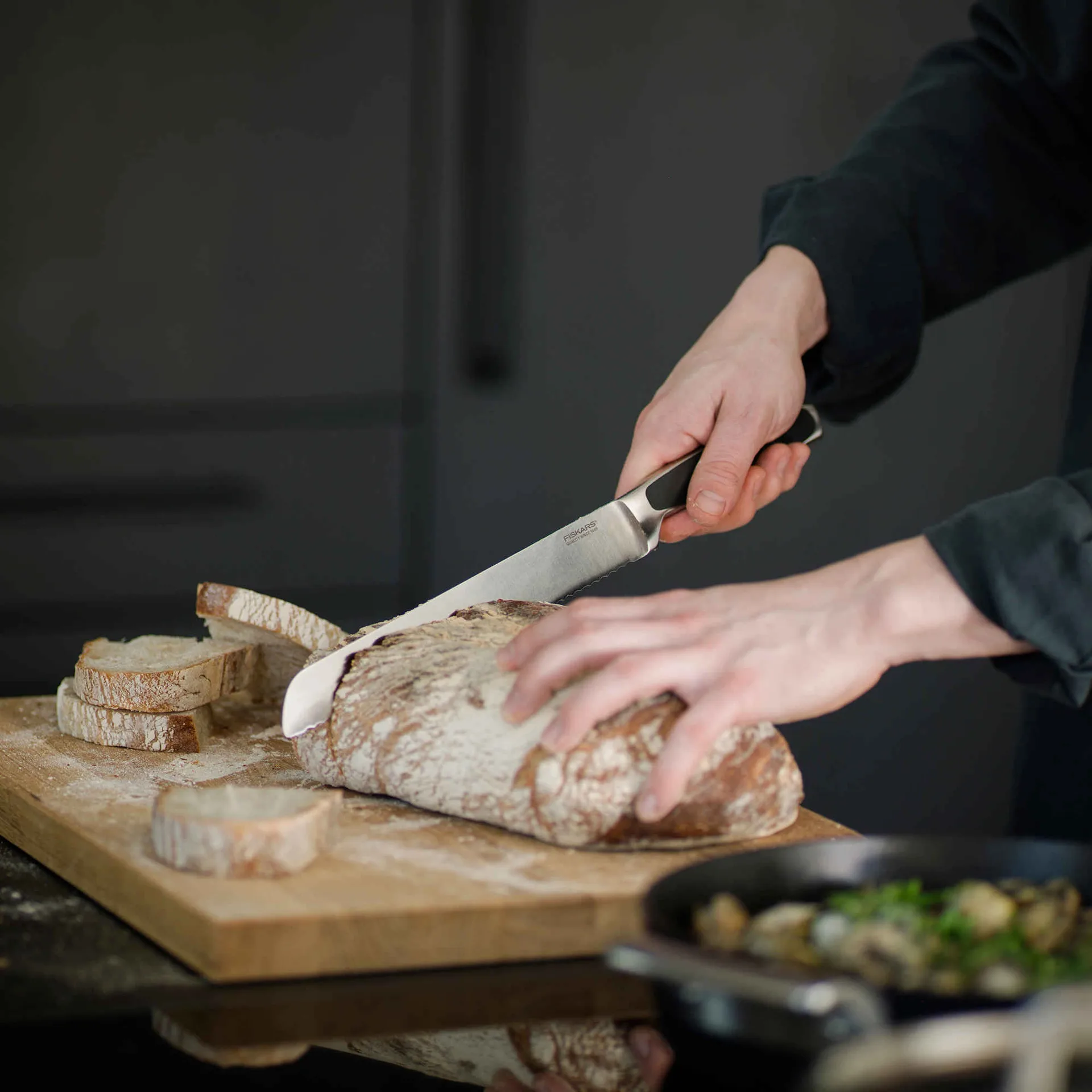 Royal bread knife, 23 cm Fiskars