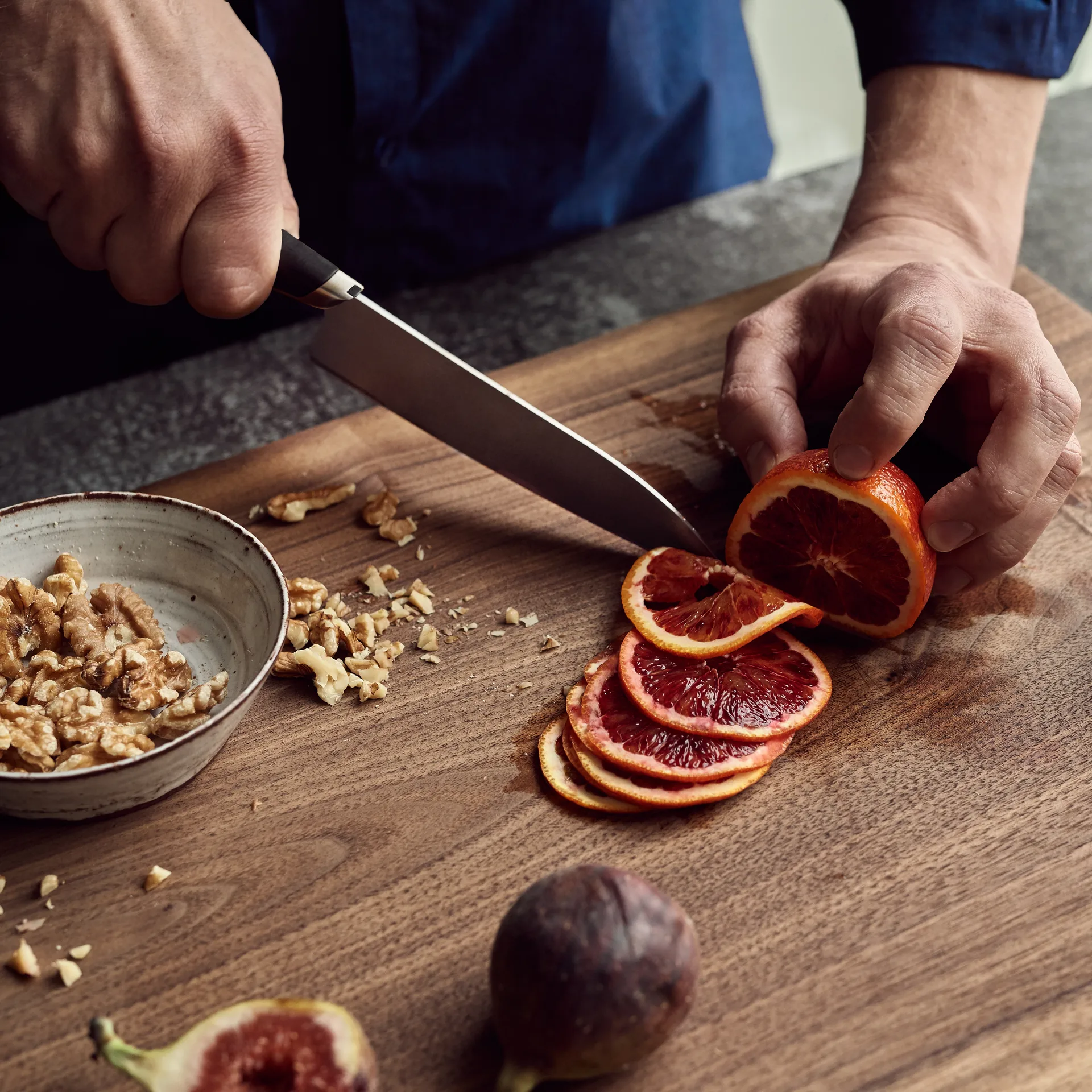 Titanium kitchen knife 16 cm, Black Fiskars