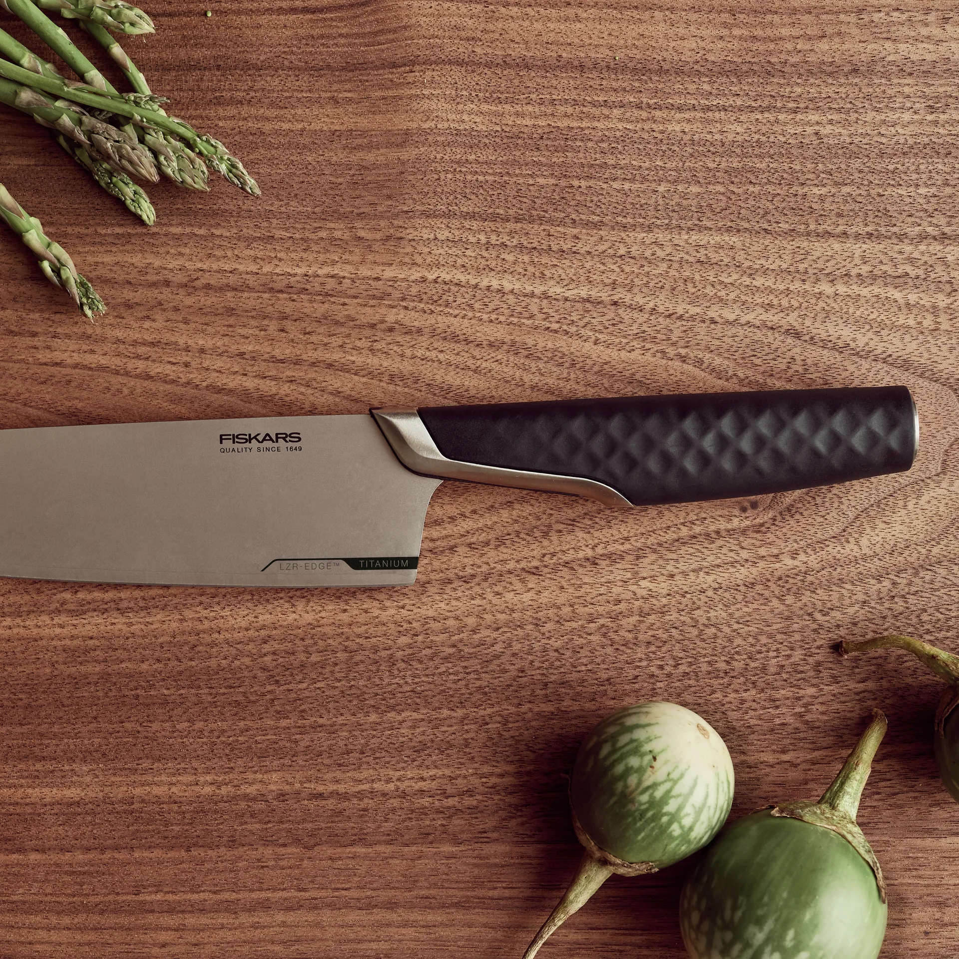Titanium knife 20 cm, Black Fiskars