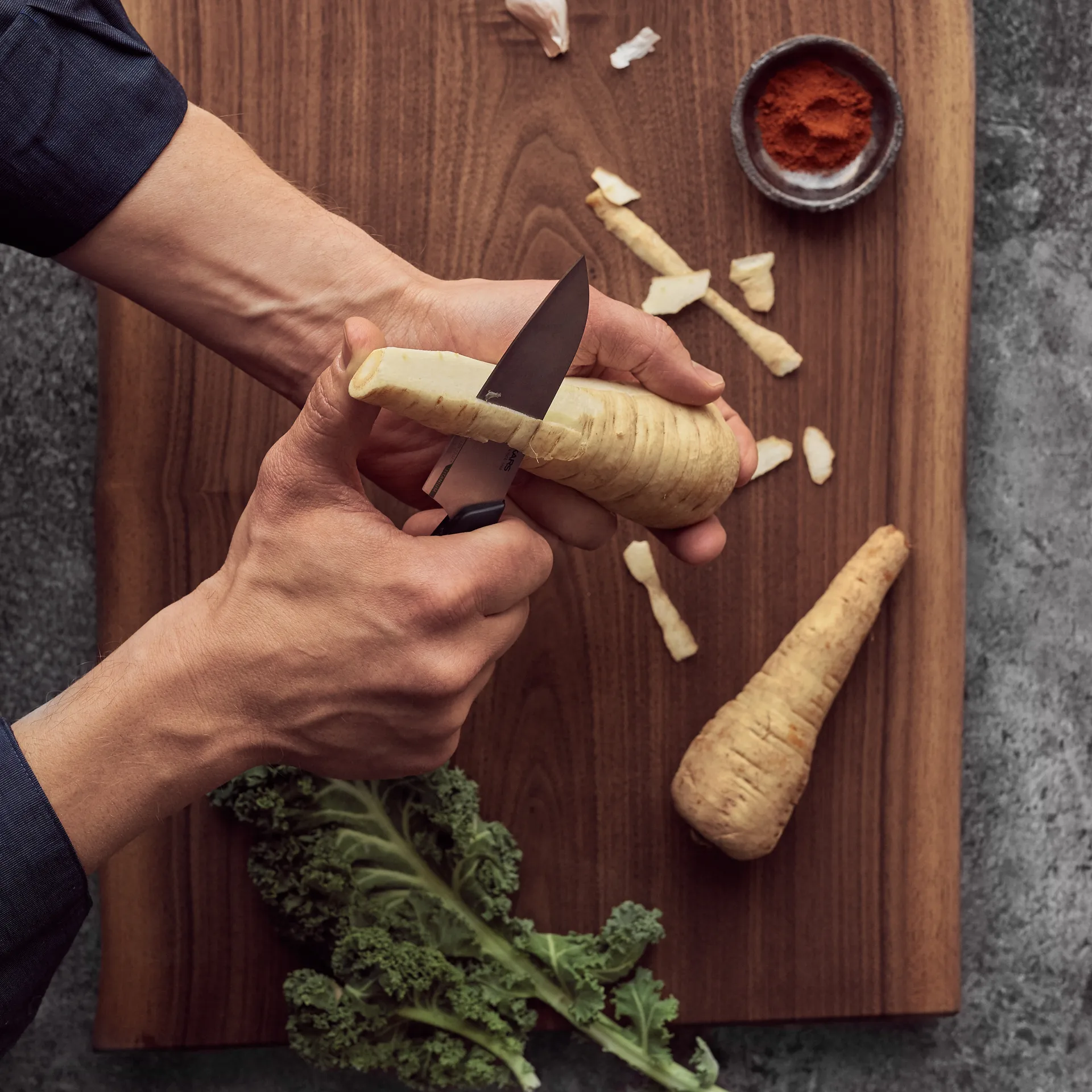 Titanium vegetable knife 10 cm, Black Fiskars