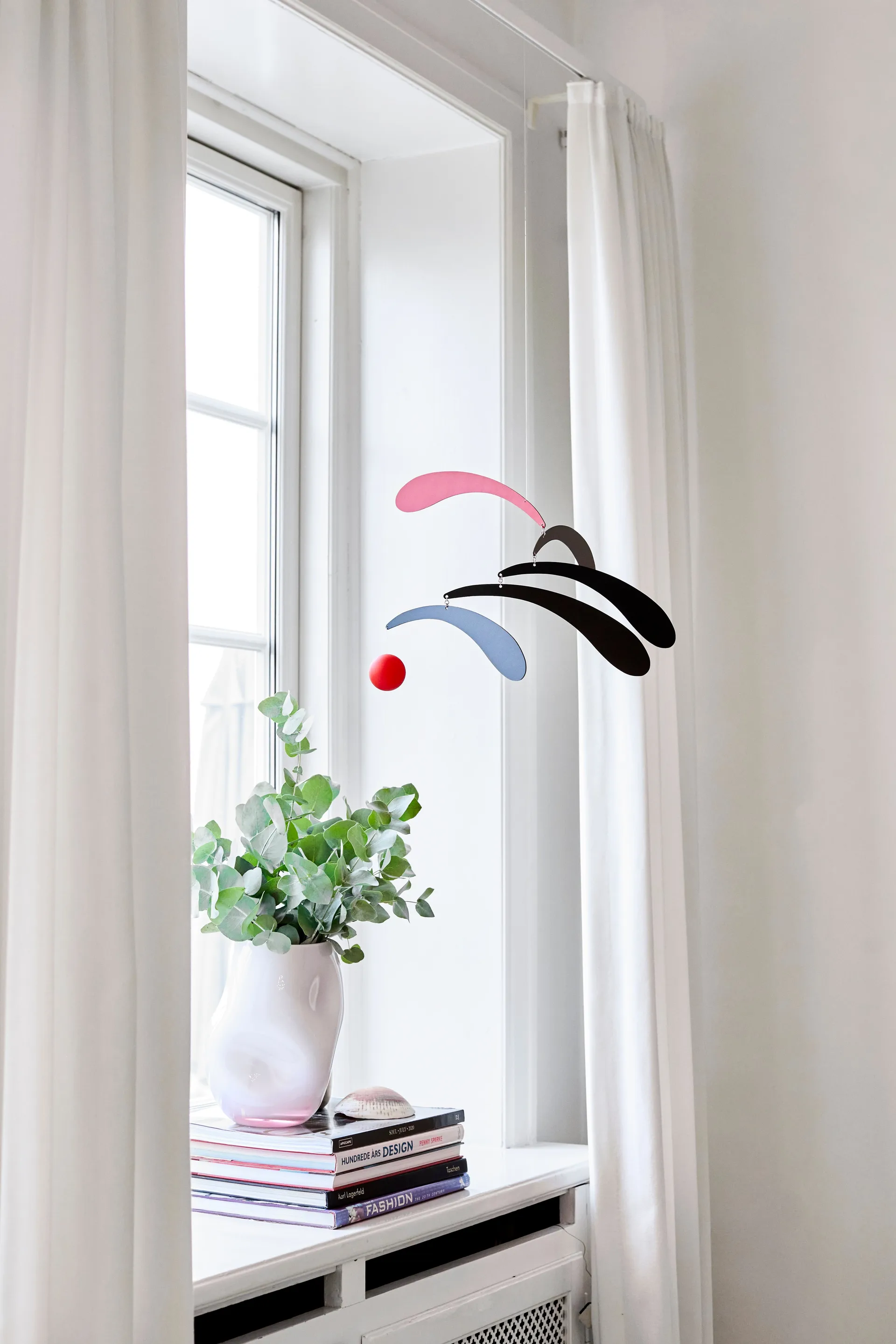 The Flowing Rythm mobile, red Flensted Mobiles