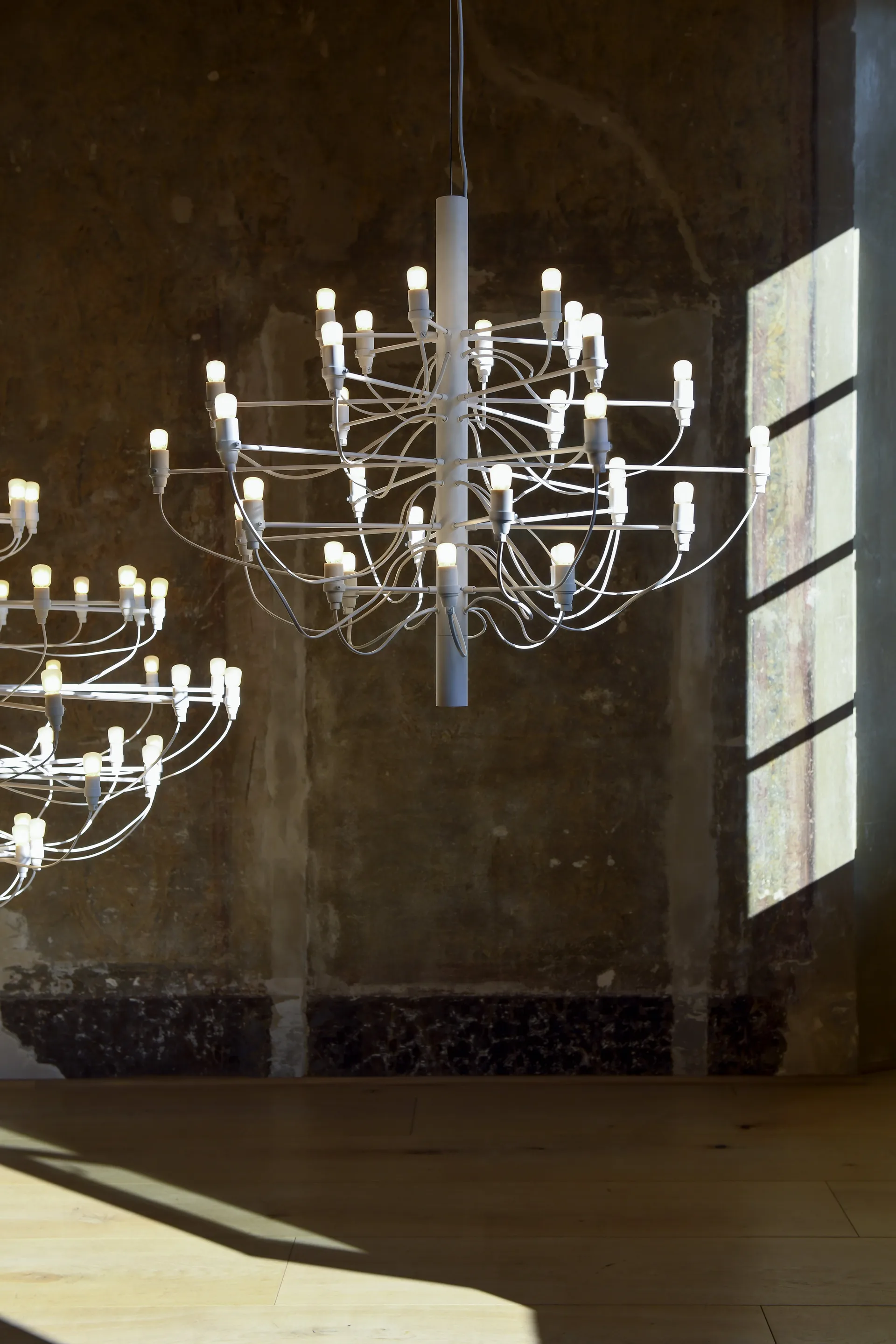 2097 Sarfatti chandelier LED, Matte Black 30 lamps Flos