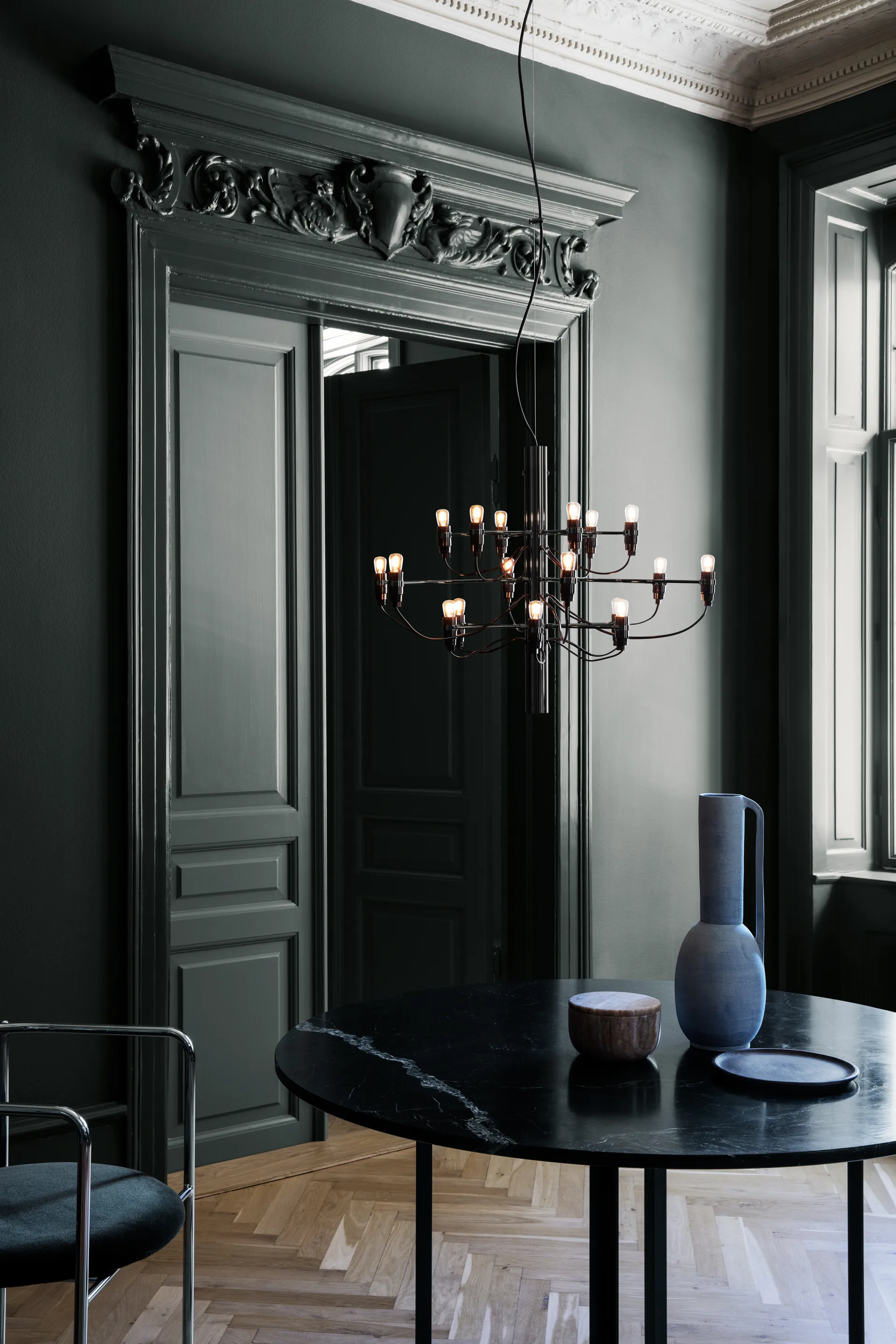 2097 Sarfatti chandelier, Matte black 18 lamps Flos