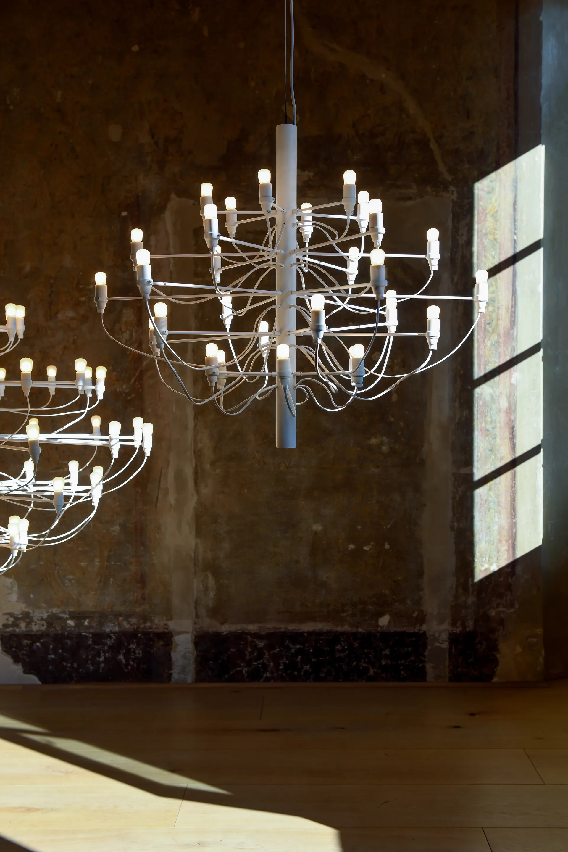2097 Sarfatti chandelier, Matte White 30 lamps Flos