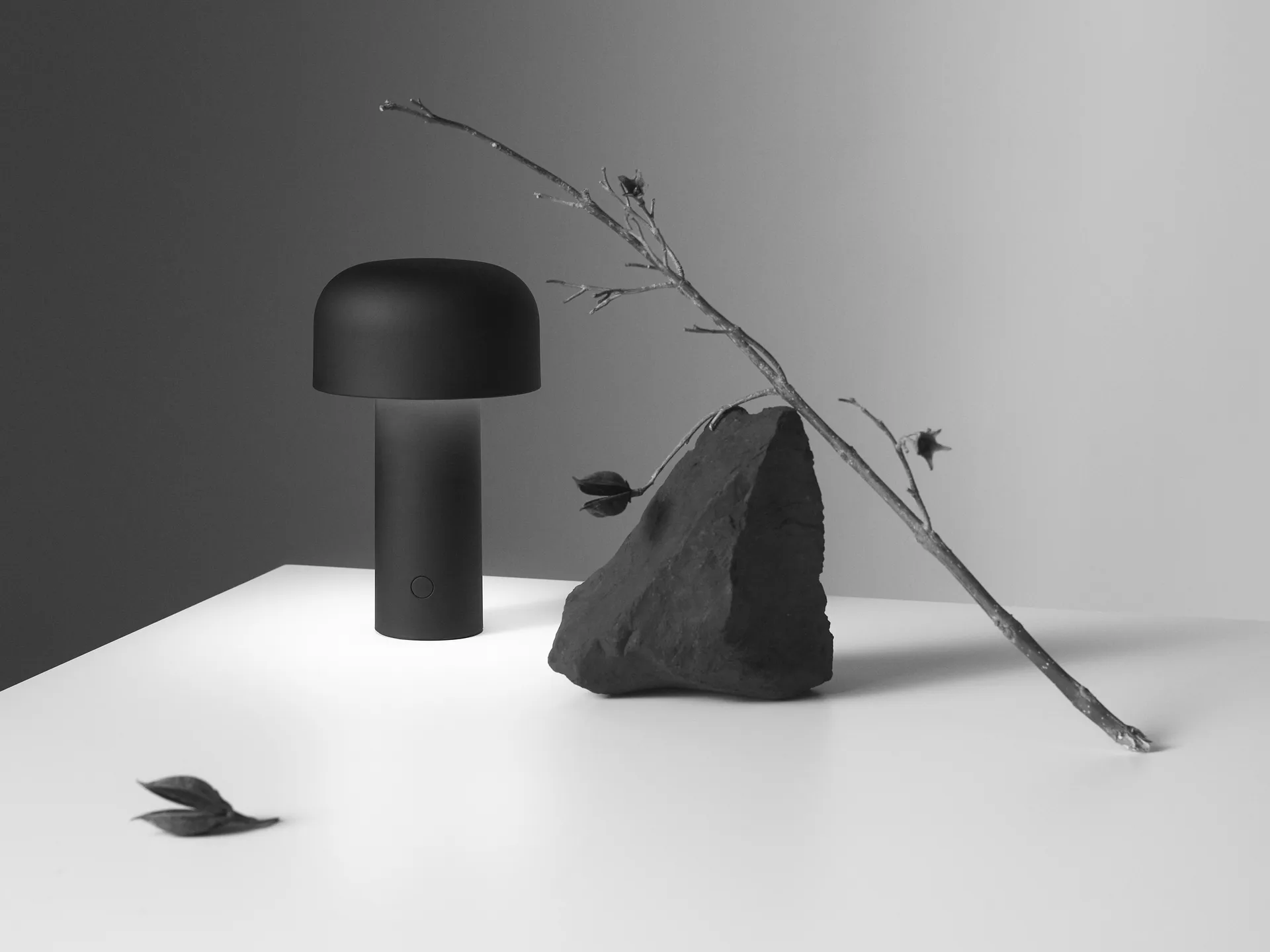 Bellhop portable table lamp, Matte black Flos