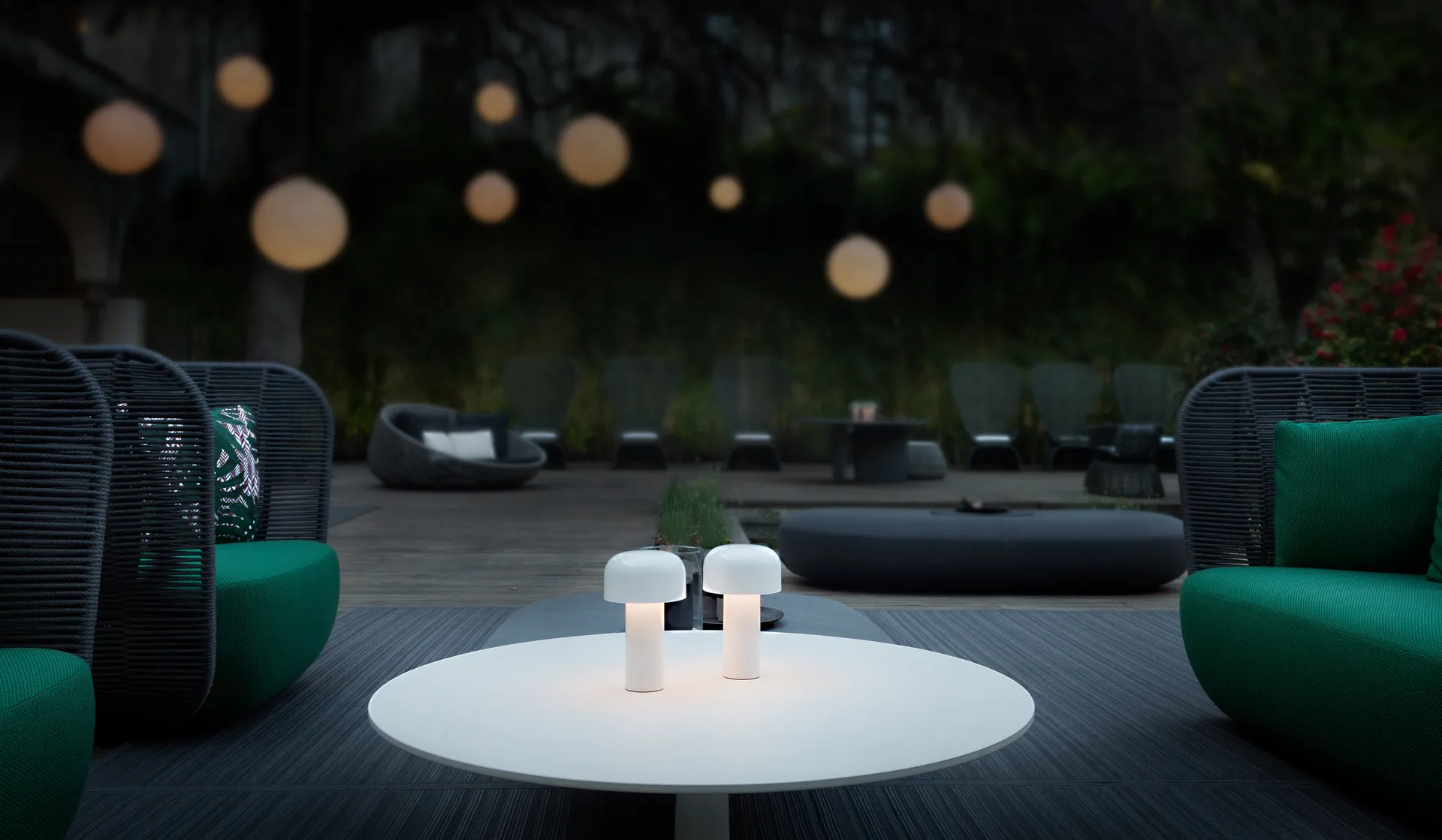 Bellhop portable table lamp, White Flos