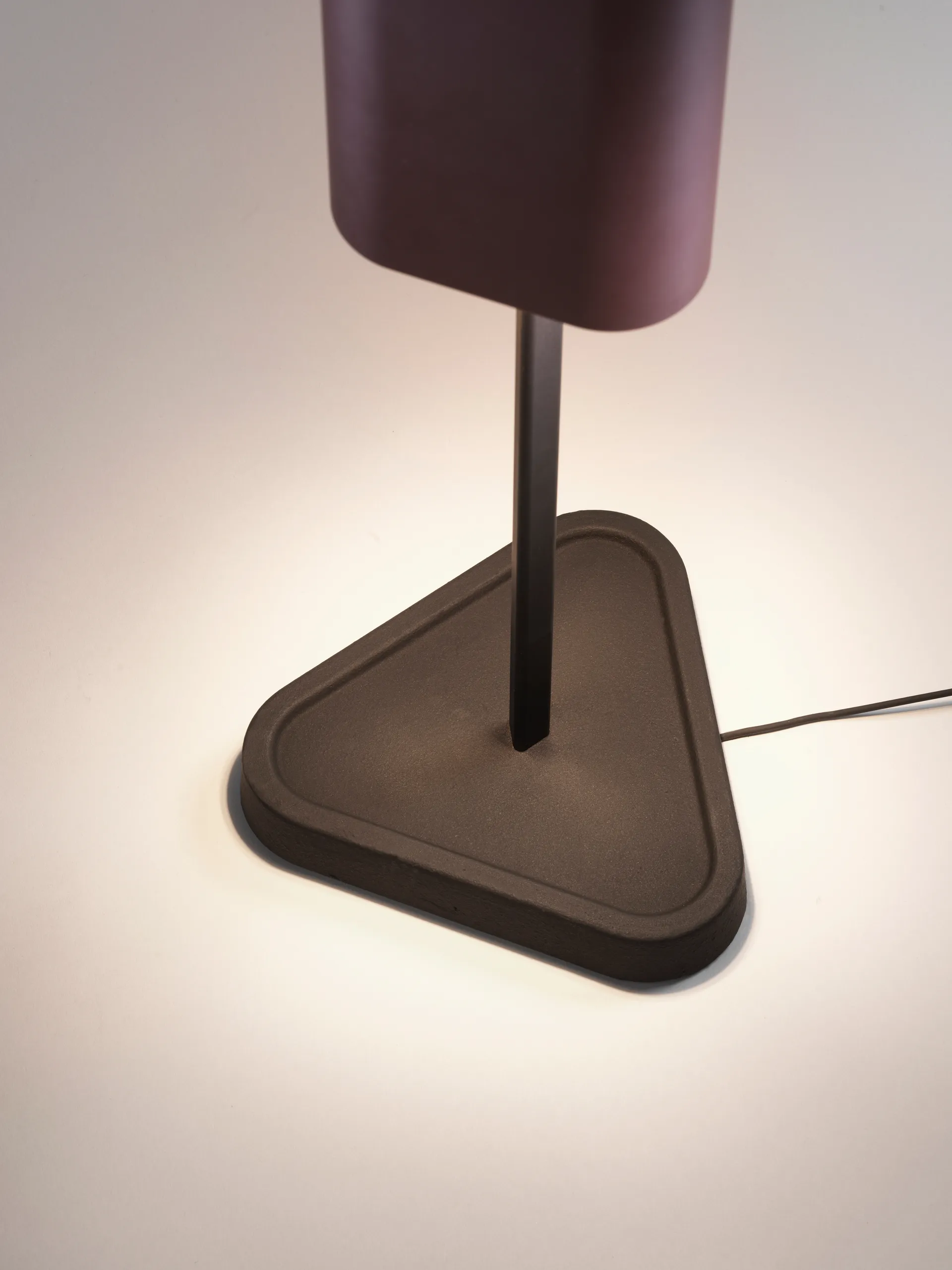 EMI table lamp 114 cm, Deep red Flos