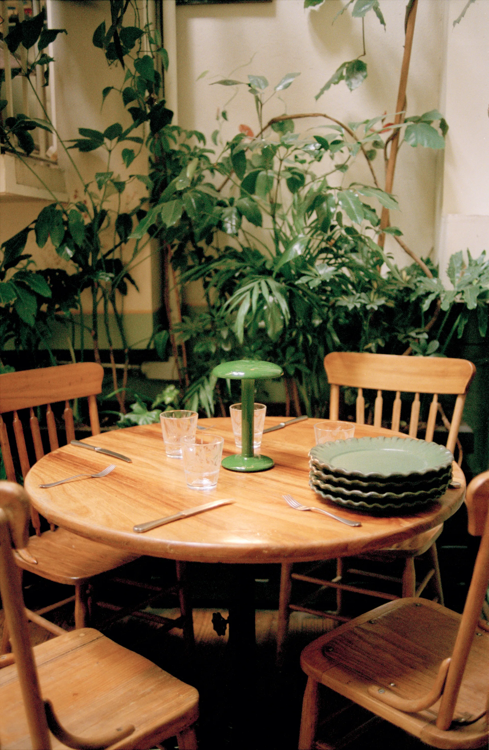 Gustave Residential table lamp portable, Lacquered green Flos