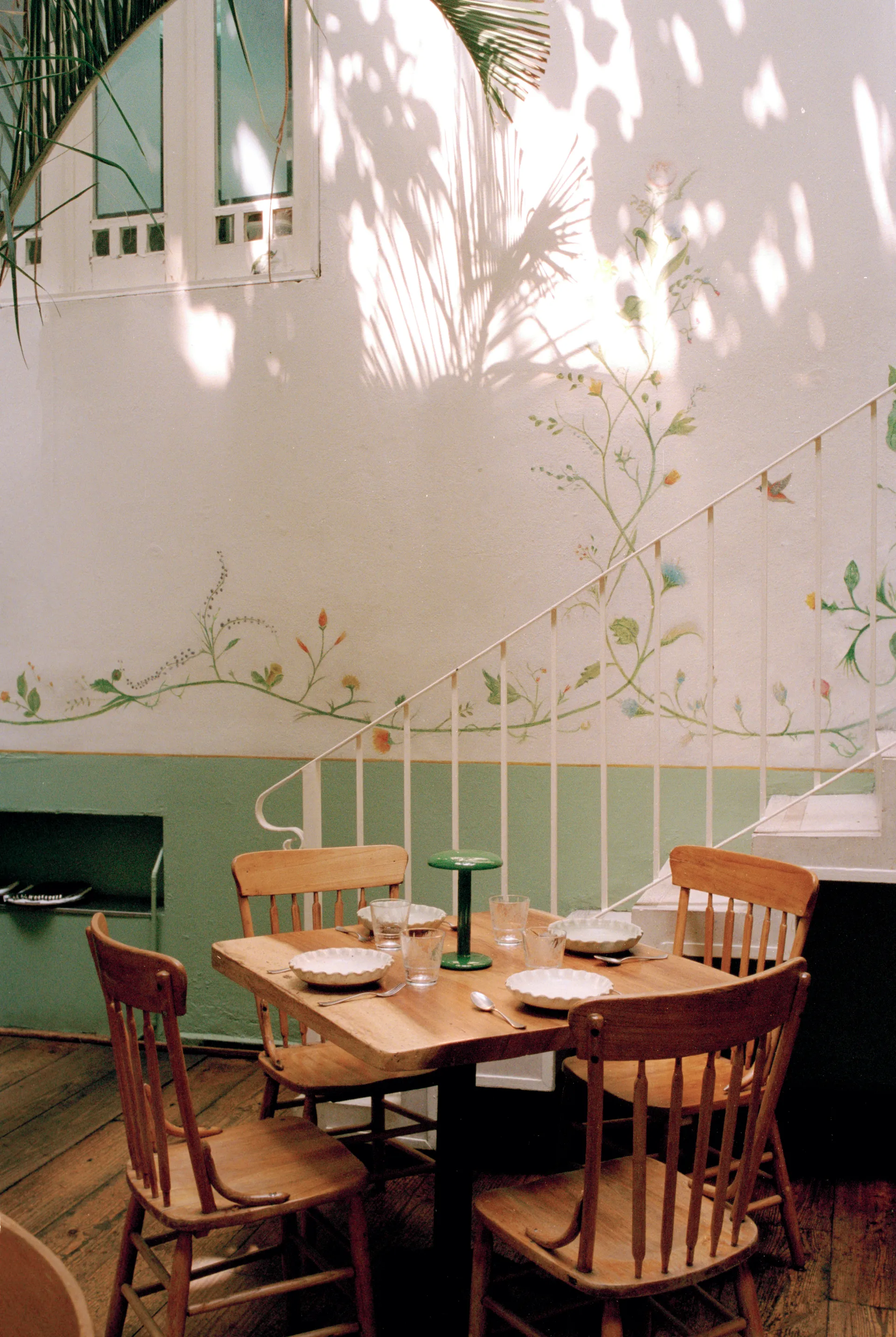 Gustave Residential table lamp portable, Lacquered green Flos