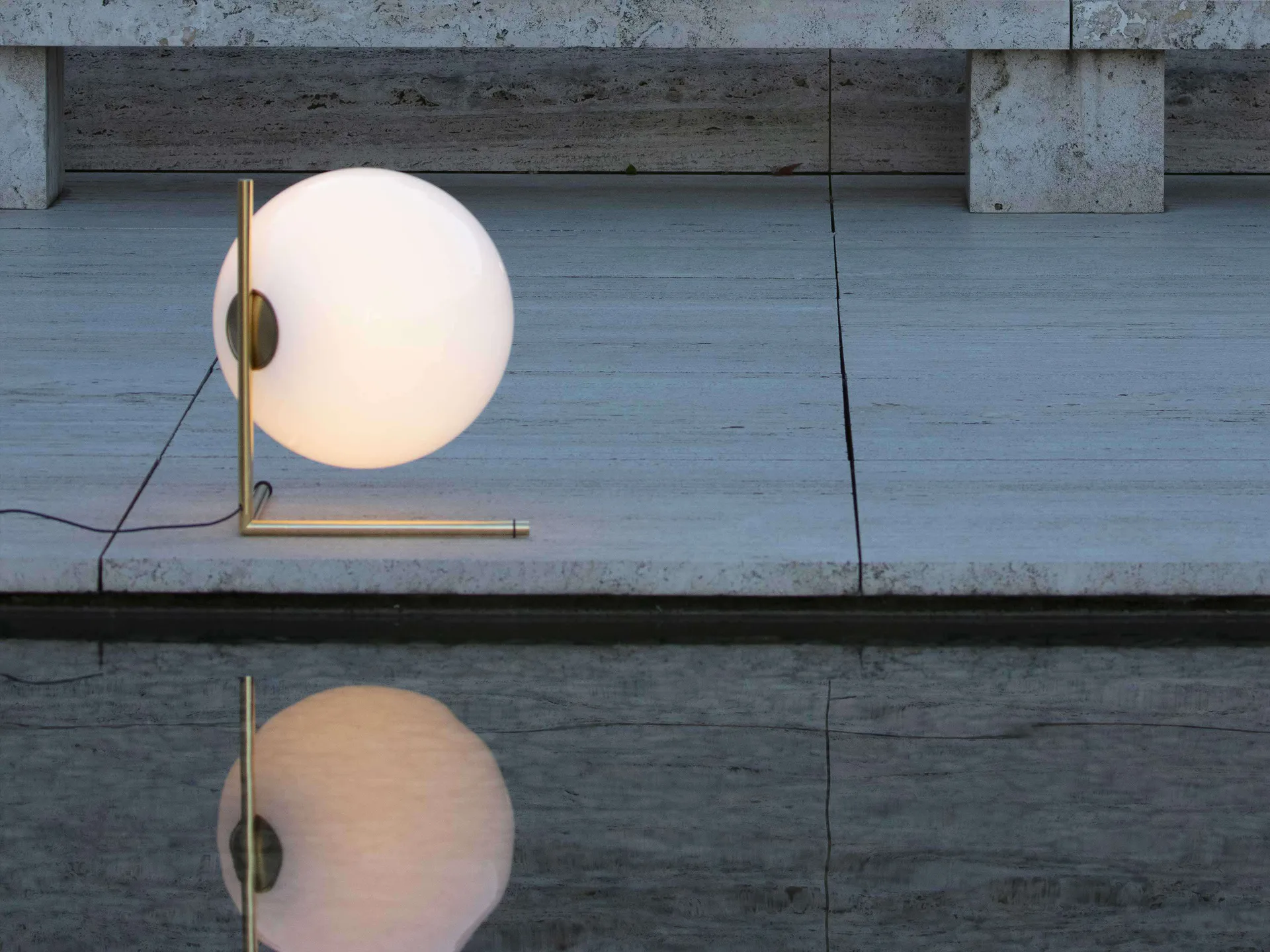 IC T3 table lamp 52.4 cm, Brass Flos