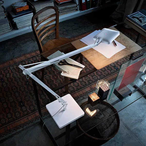 FLOS テーブルランプ KELVIN T Kelvin T LED table lamp from Flos - NordicNest.com