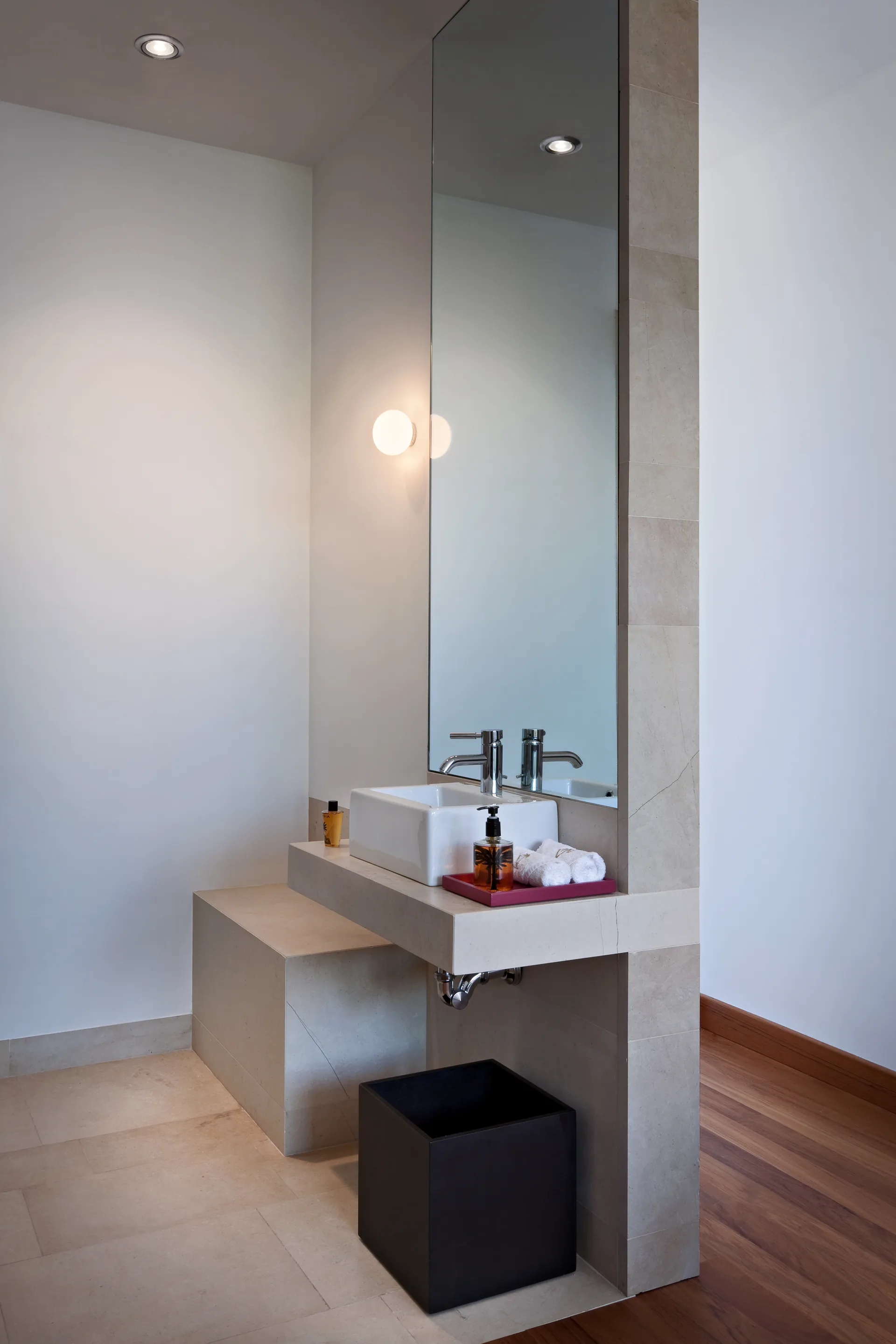 Mini Glo-Ball CW wall and ceiling lamp mirror mounting, White Flos