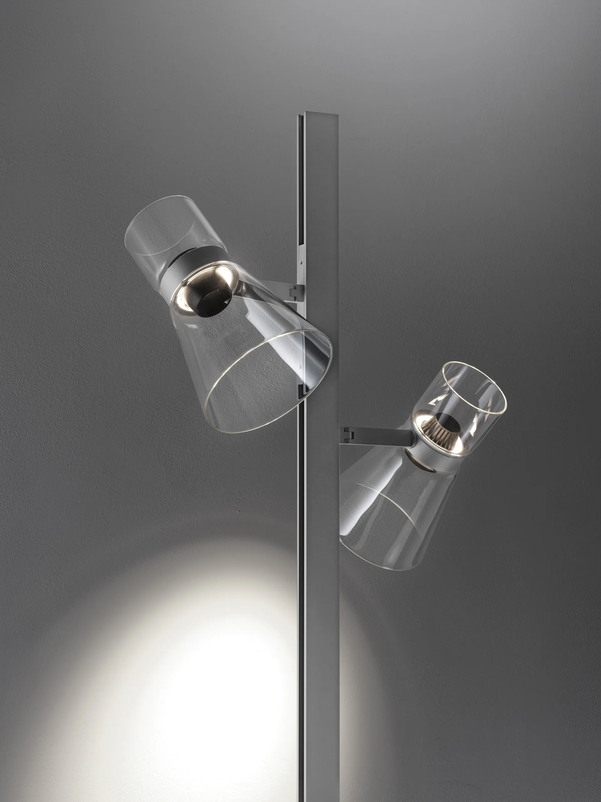 Nocturne F2 cone floor lamp - Silver,  Flos