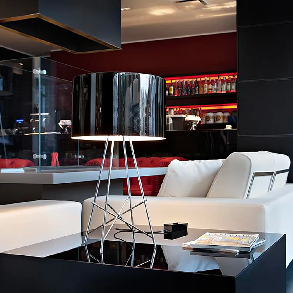 Ray T table lamp, Black/chrome Flos