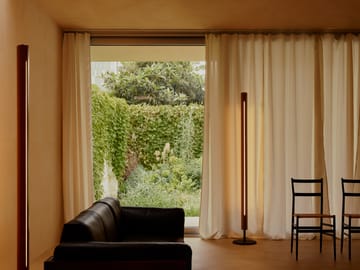 Seki-han floor lamp 226 cm - Heat treated ash-black metal - Flos