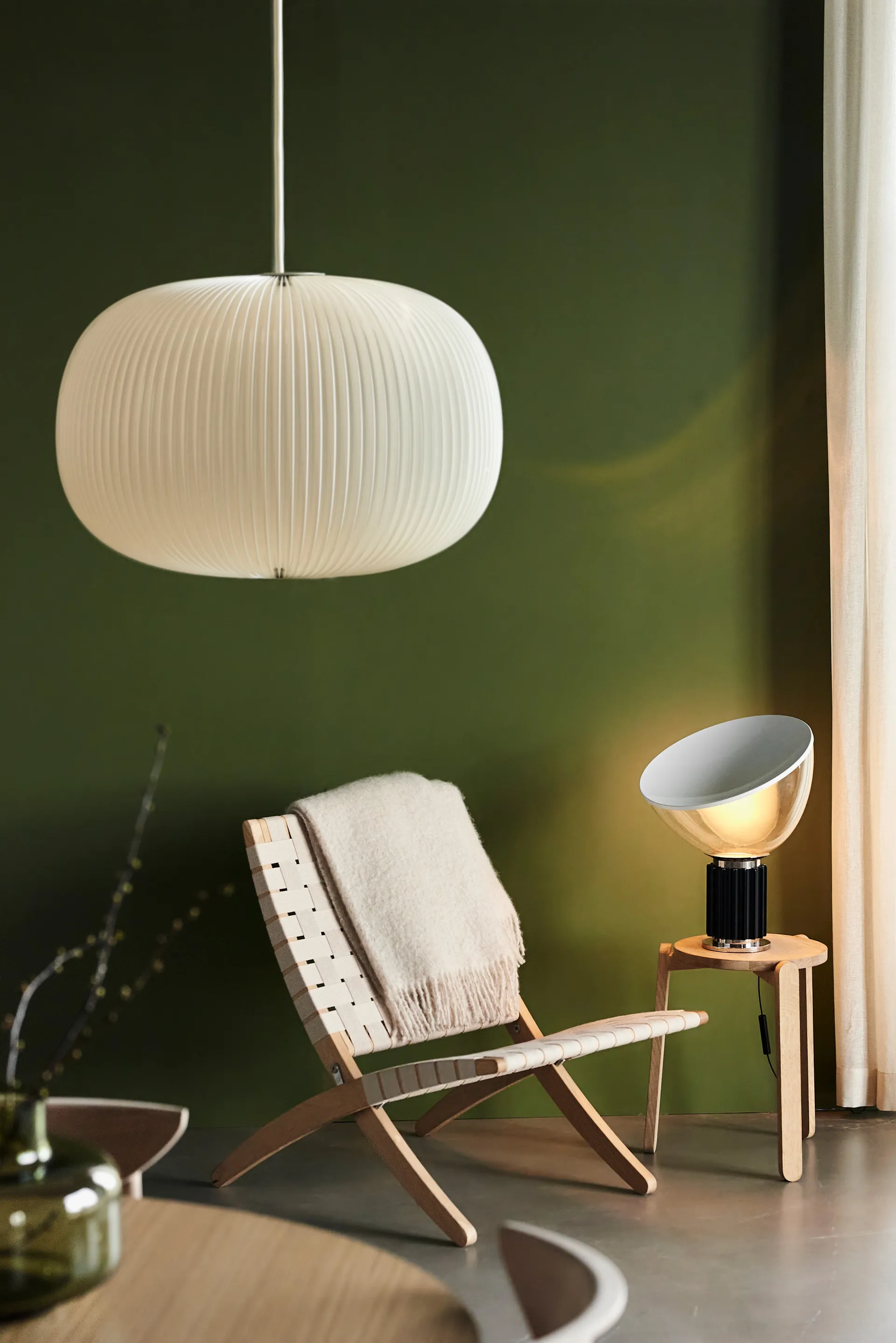 Taccia Small table lamp LED 48.5 cm, Black-glass dome Flos