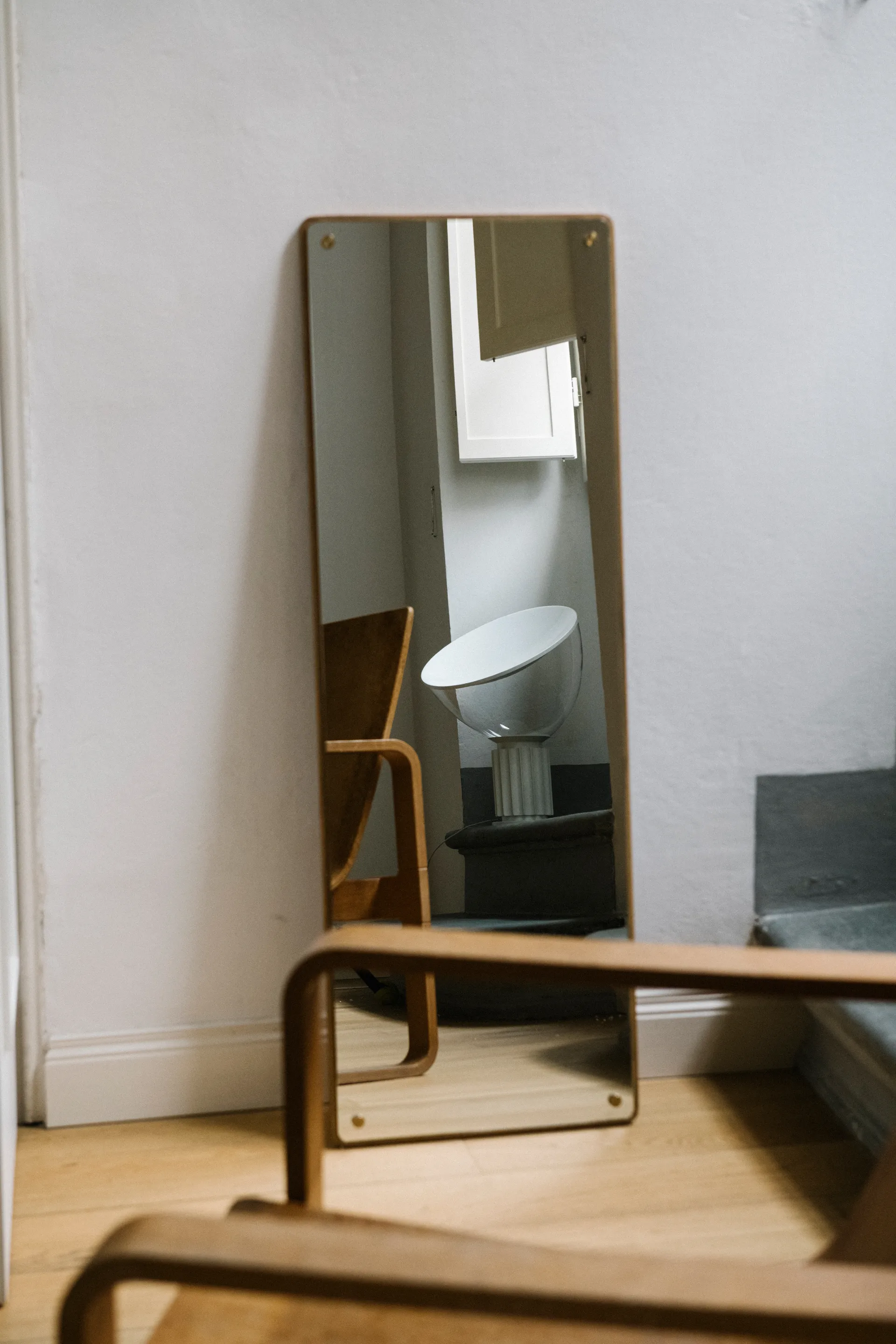 Taccia Small table lamp LED 48.5 cm, Matte white, glass dome Flos