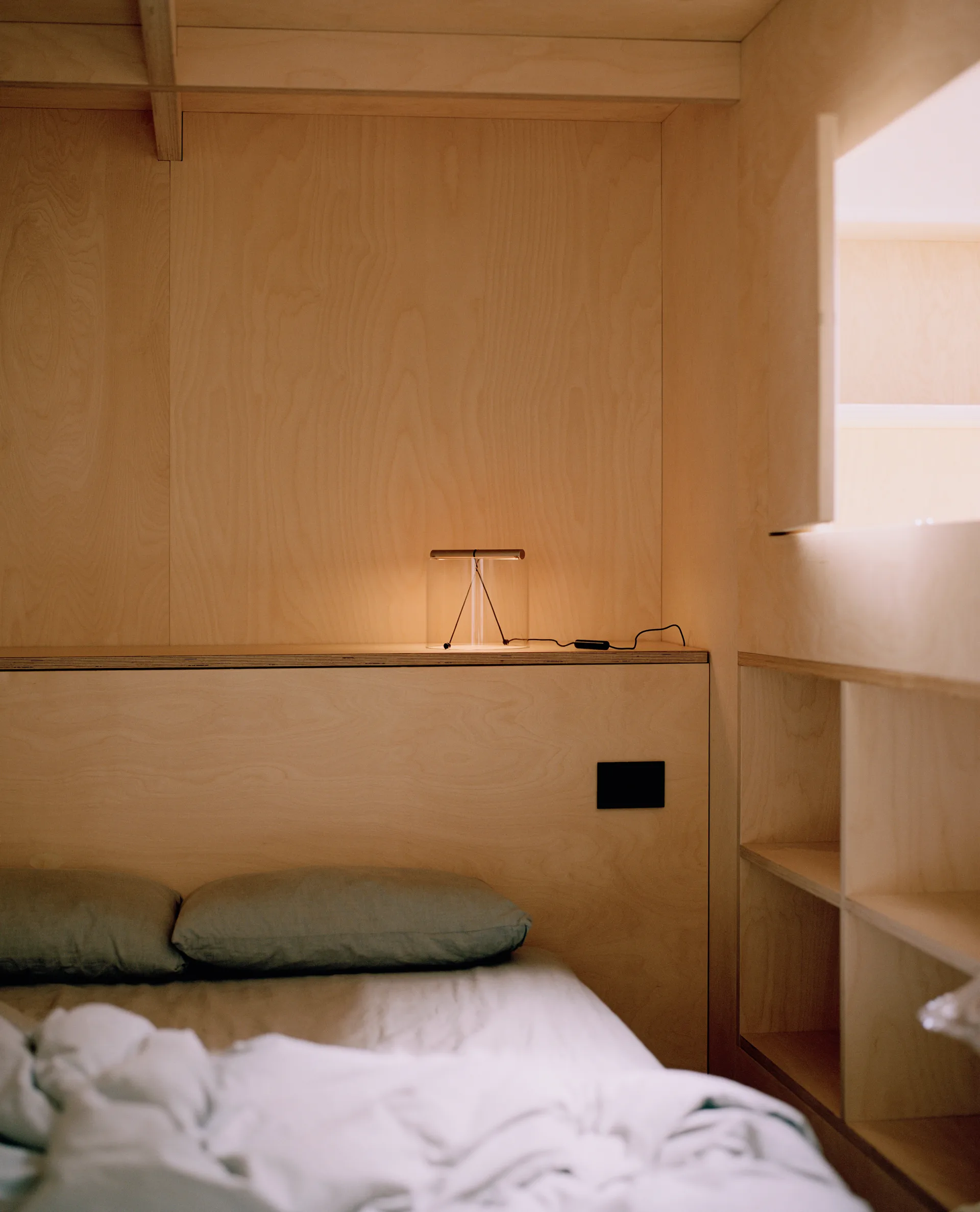 To-Tie T1 table lamp, Anodized aluminum Flos