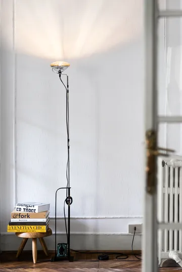 Toio LED floor lamp - black (EU) - Flos