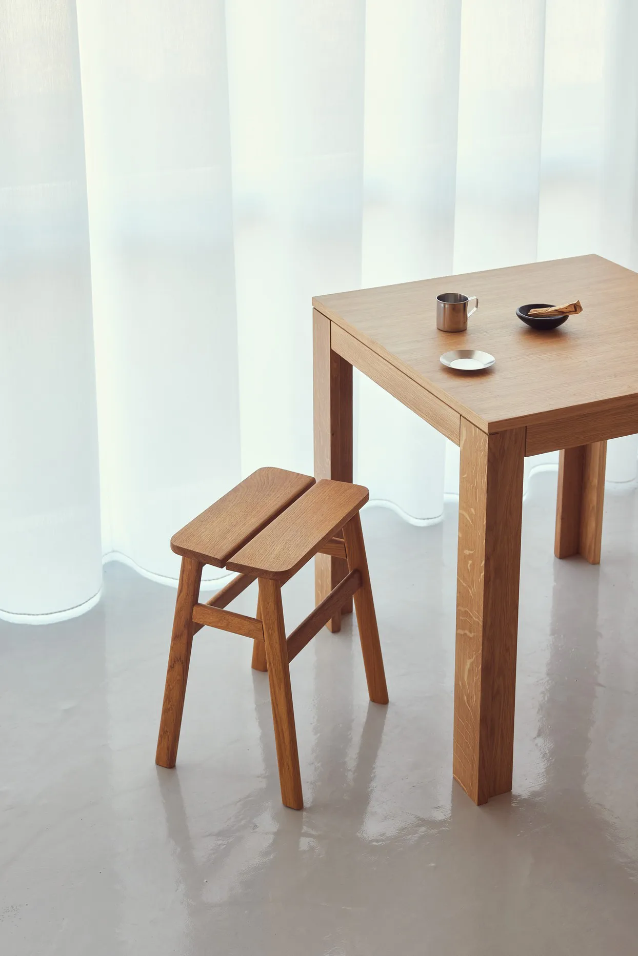 Angle Standard round stool 45 cm, Oak, Ø32x46 cm Form & Refine