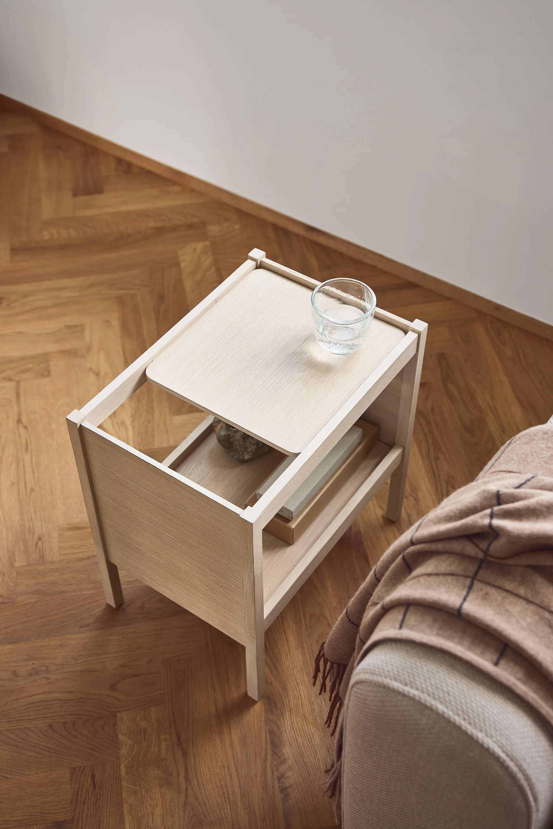 Journal side table 29x43 cm, White oak Form & Refine